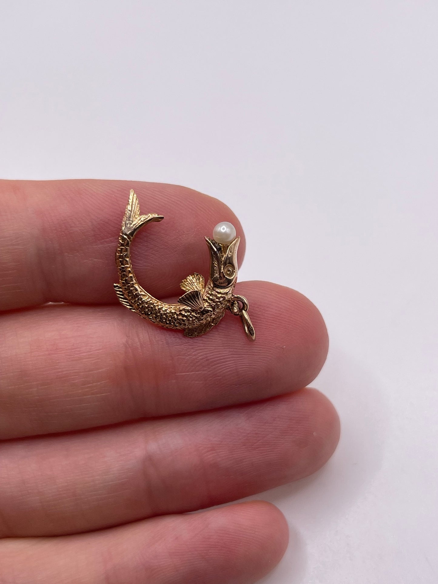 9ct gold pearl fish charm