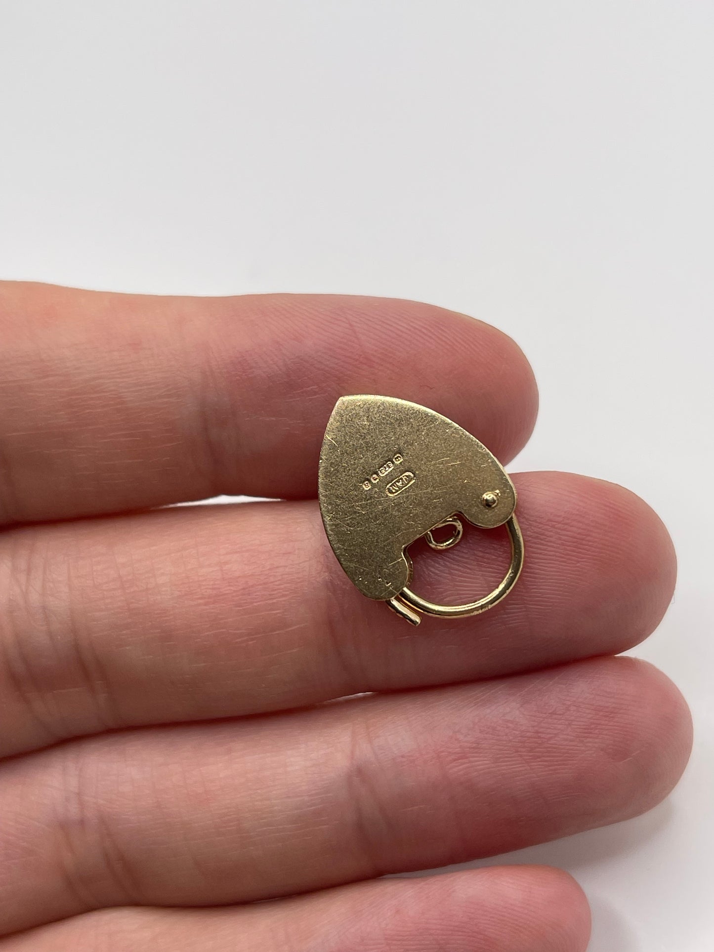 9ct gold padlock 77