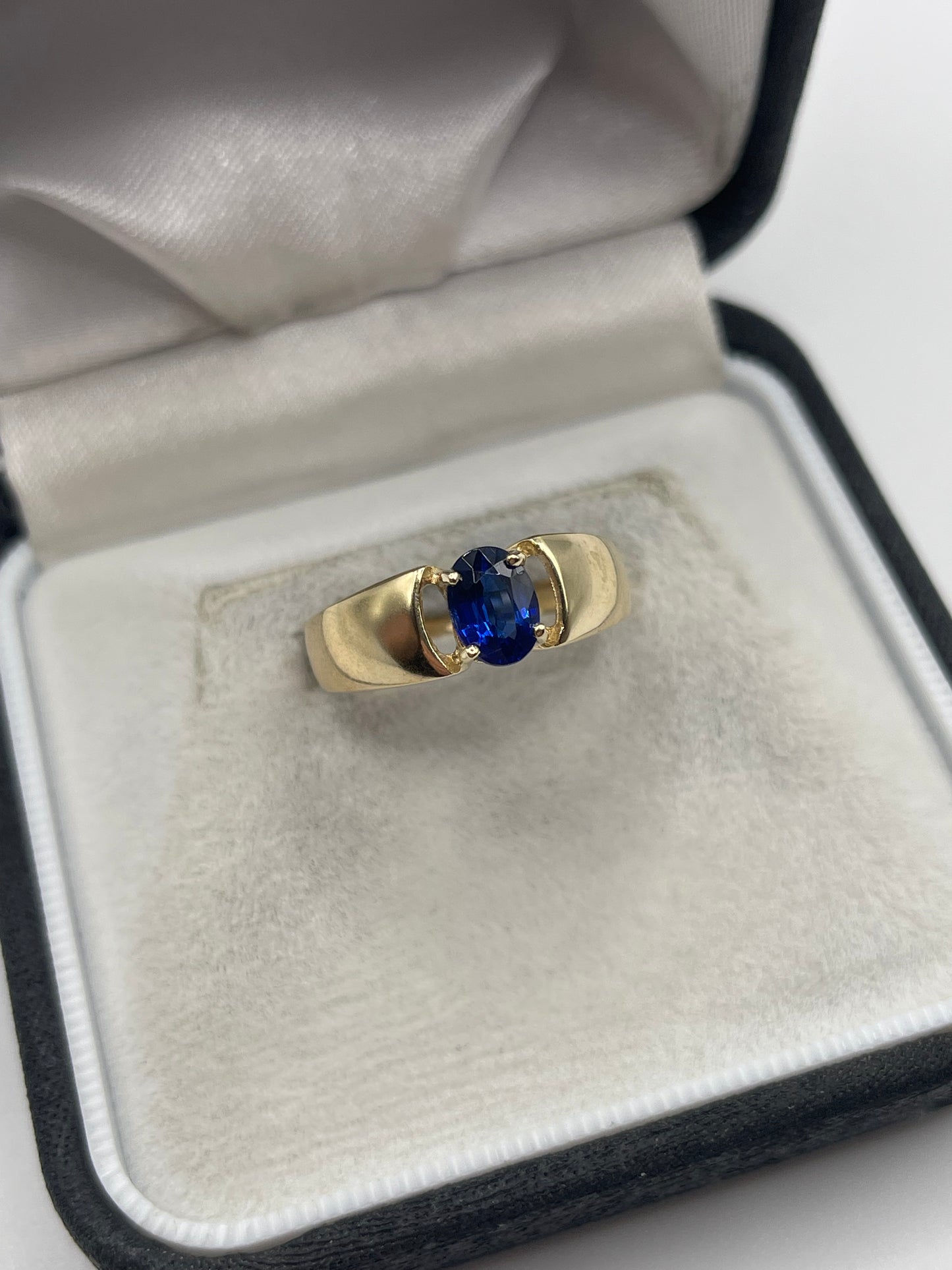 9ct gold kyanite ring