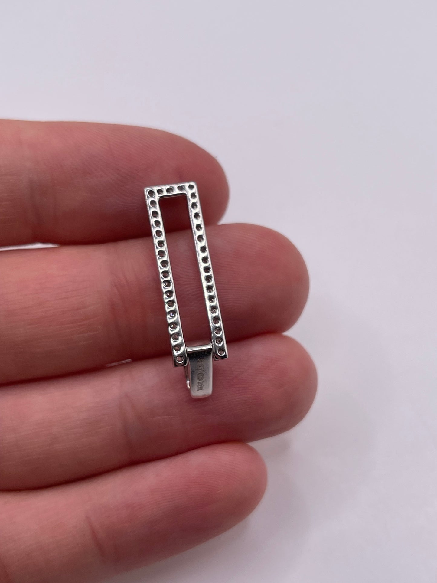9ct white gold diamond pendant