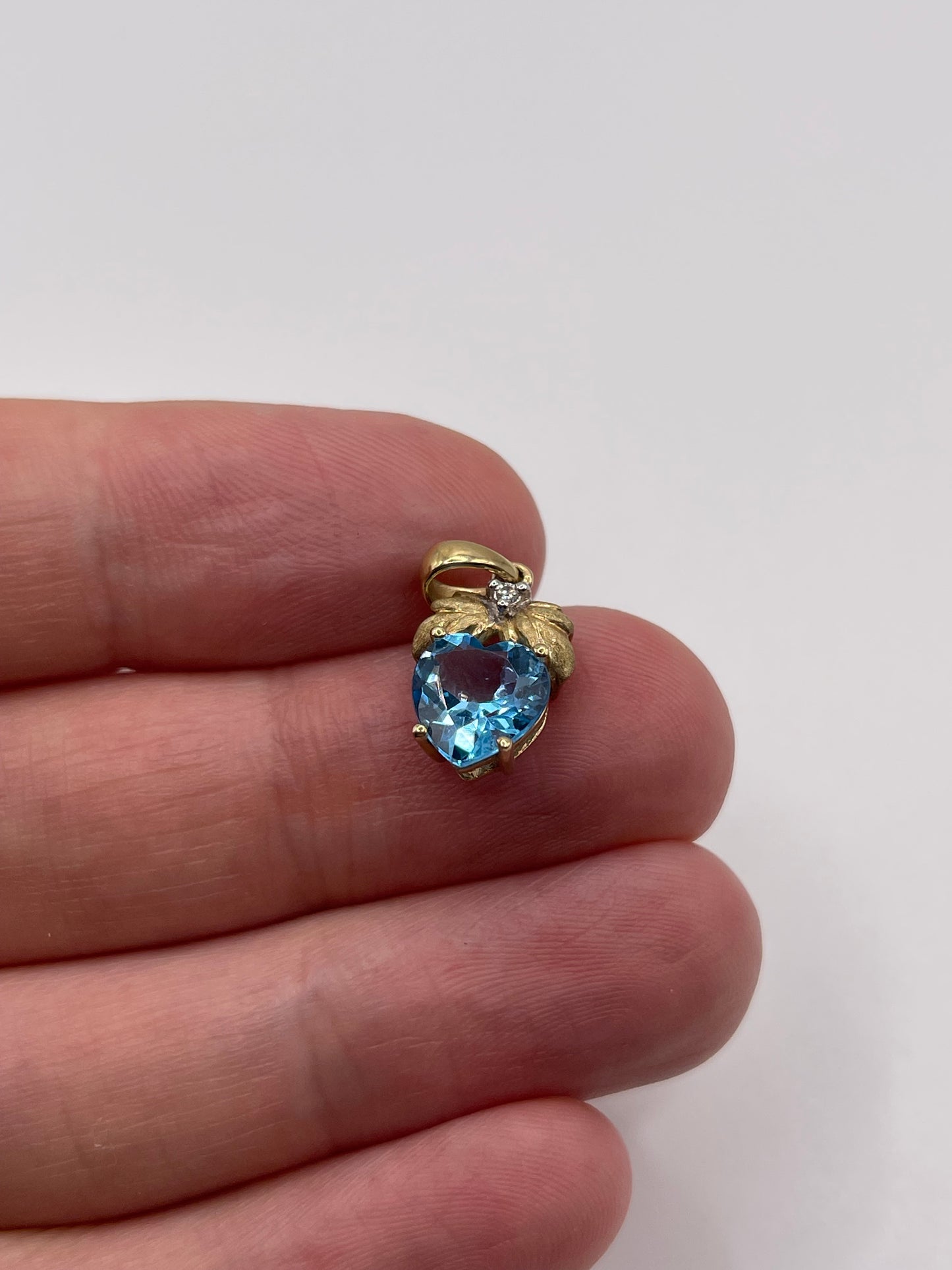 9ct gold topaz and diamond pendant