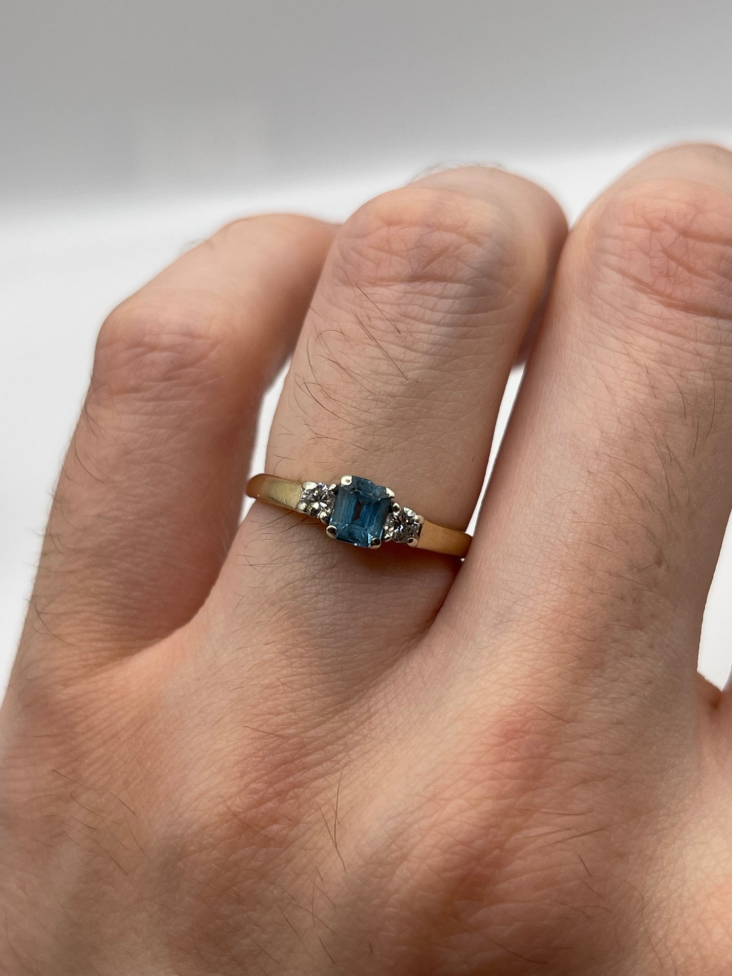 9ct gold blue topaz and diamond ring