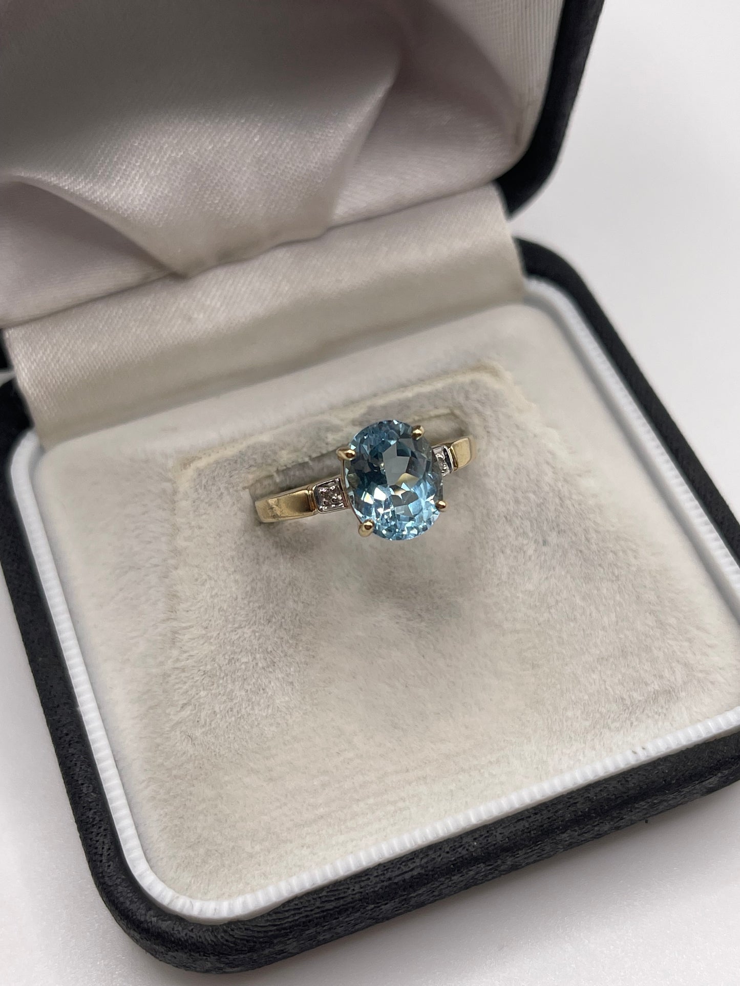 9ct gold topaz and diamond ring