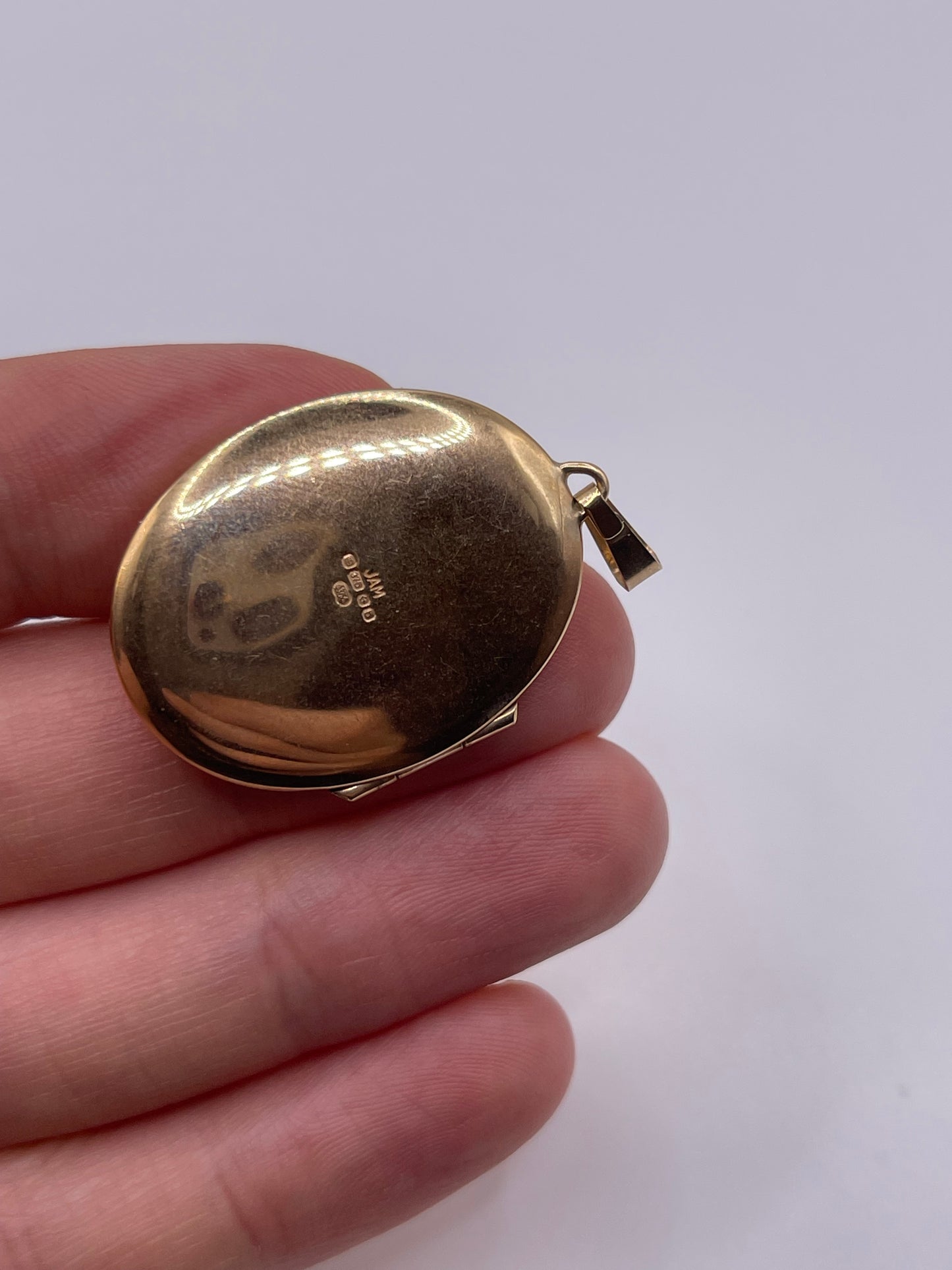 9ct gold diamond locket pendant