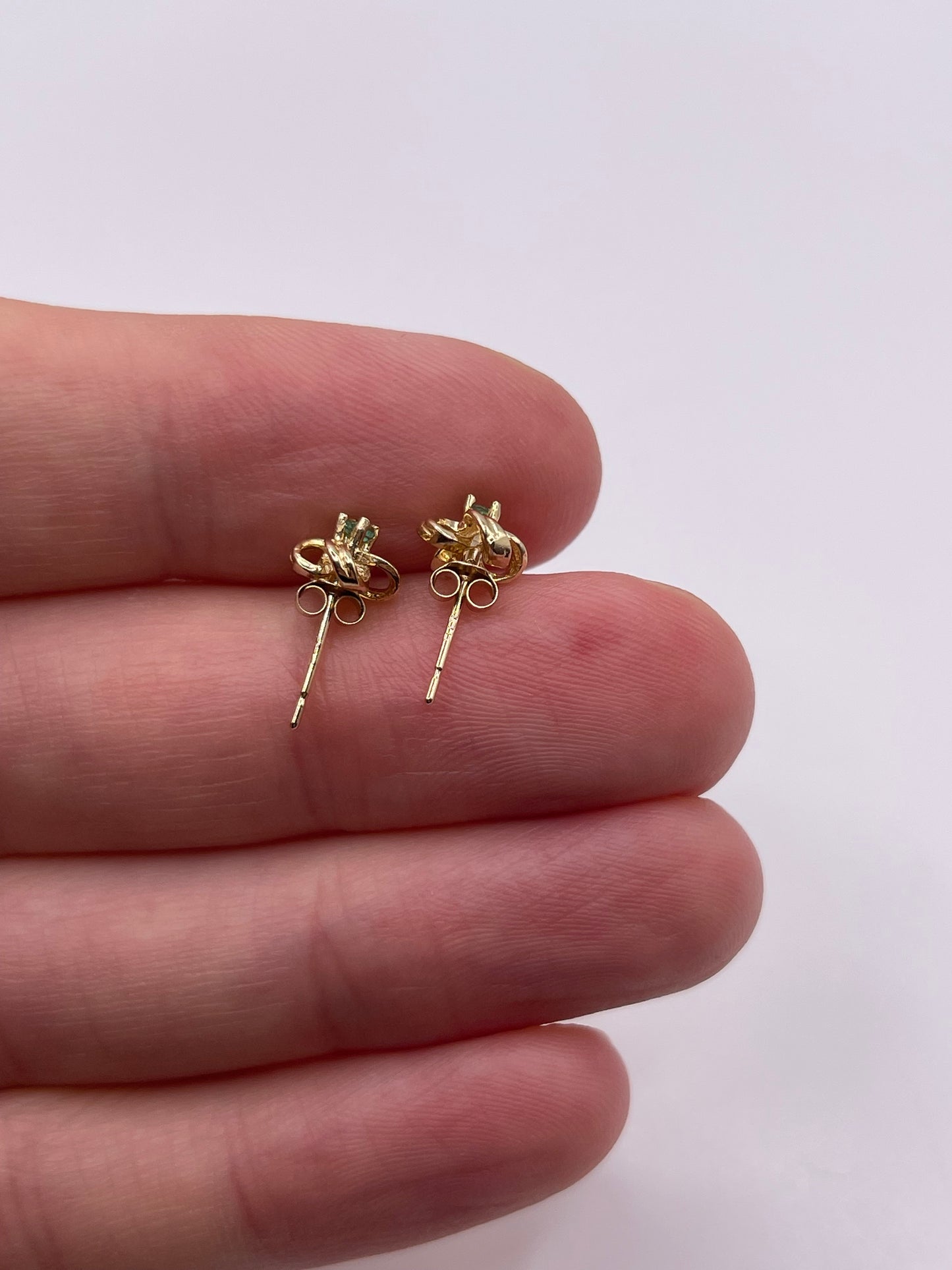 9ct gold emerald earrings