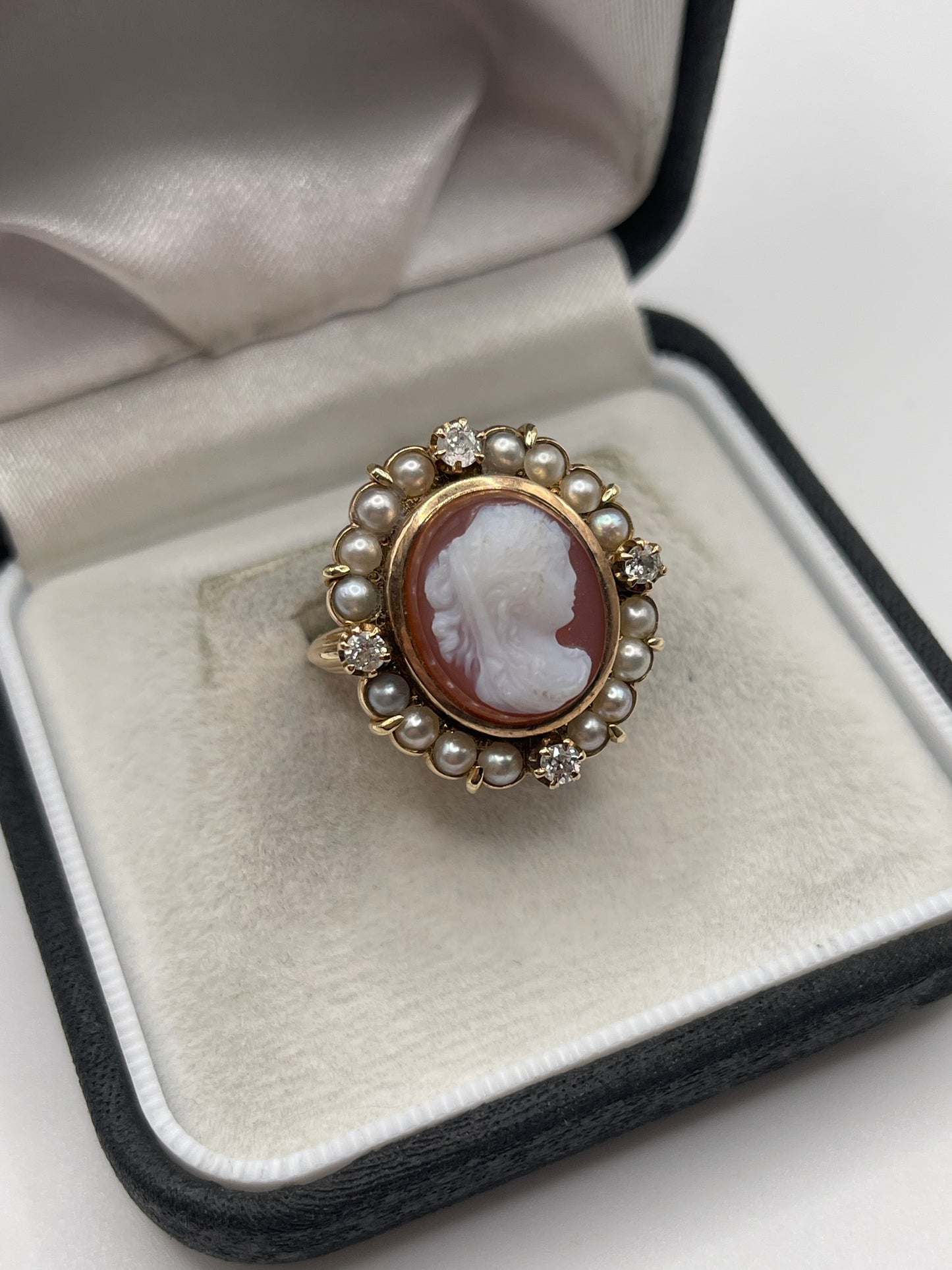 14ct gold cameo, pearl and diamond ring