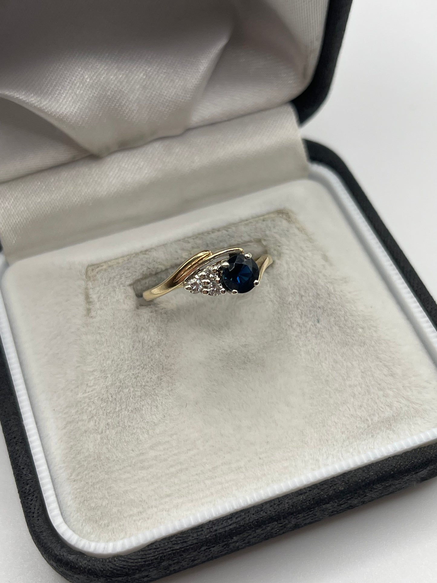 9ct gold sapphire and diamond ring