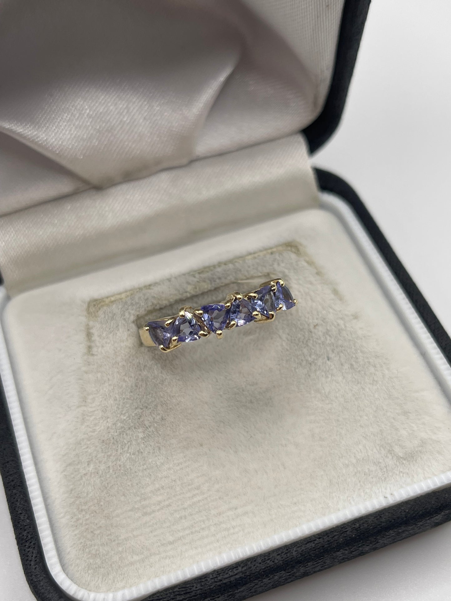 9ct gold tanzanite ring