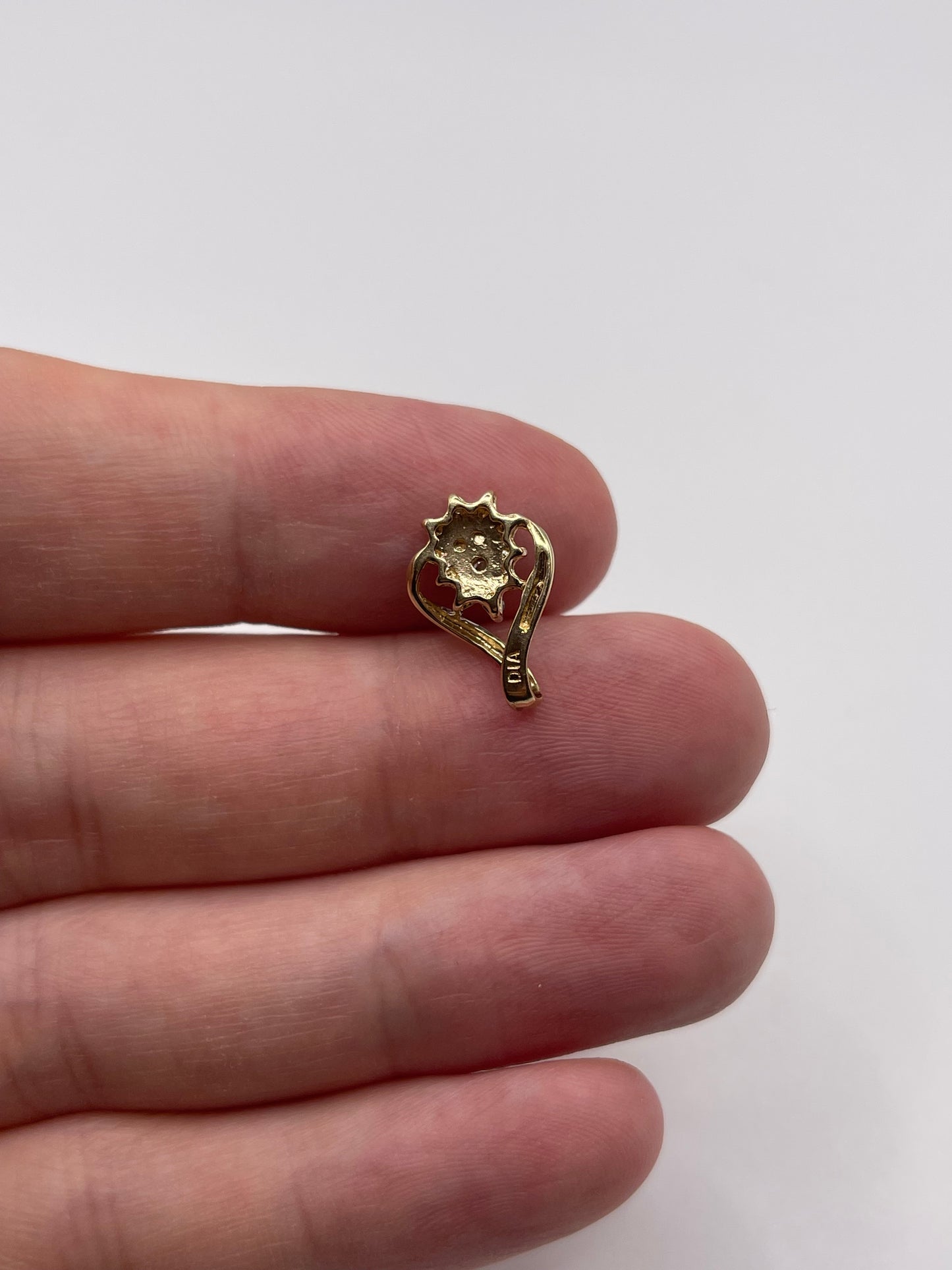 9ct gold diamond cluster pendant