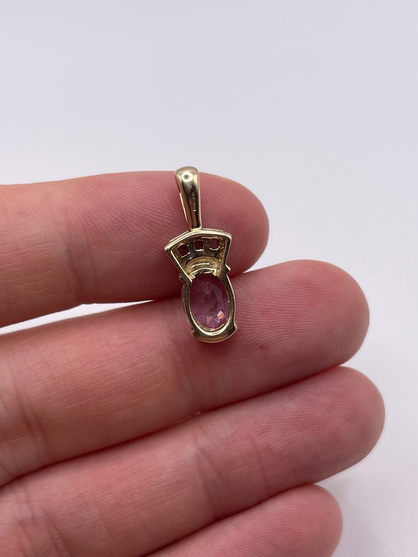9ct gold amethyst pendant