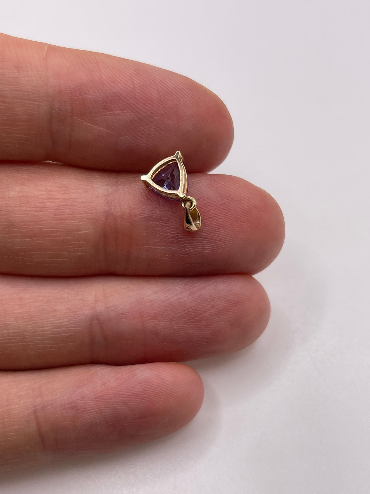 9ct gold tanzanite pendant
