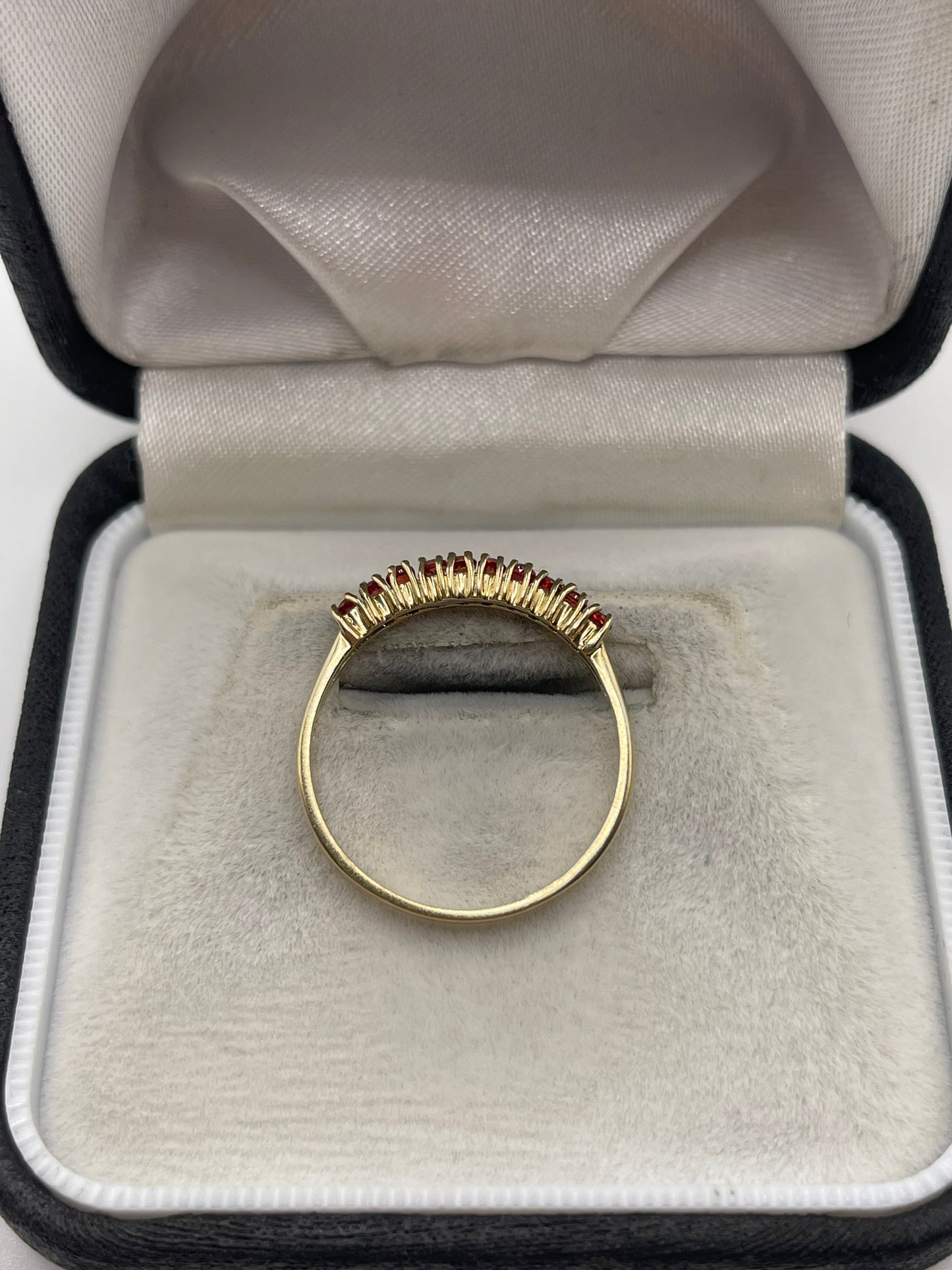 9ct gold spinel ring