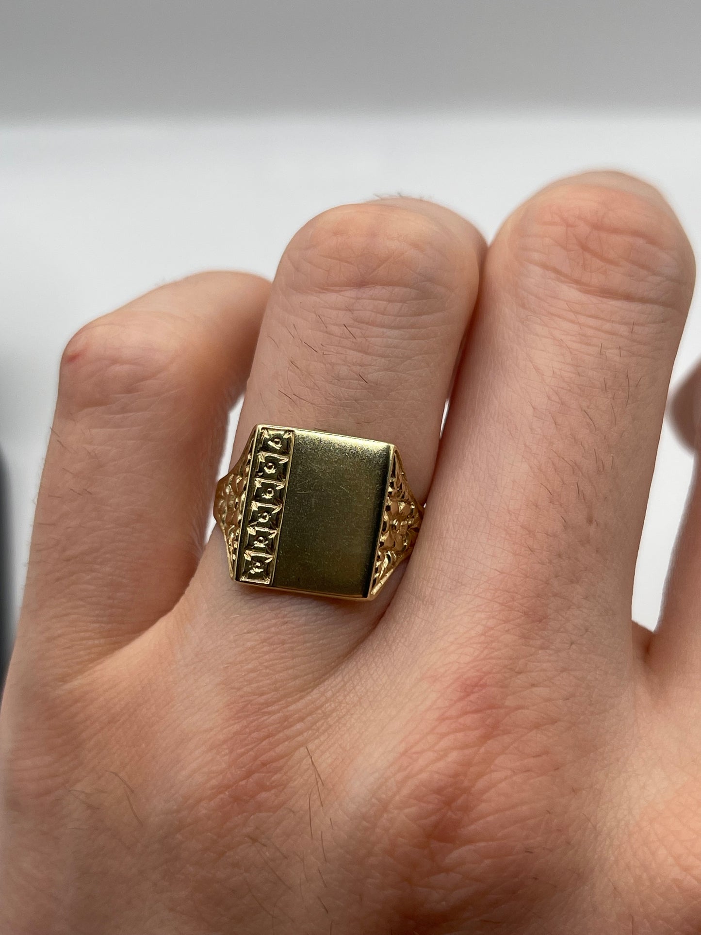 9ct gold signet ring