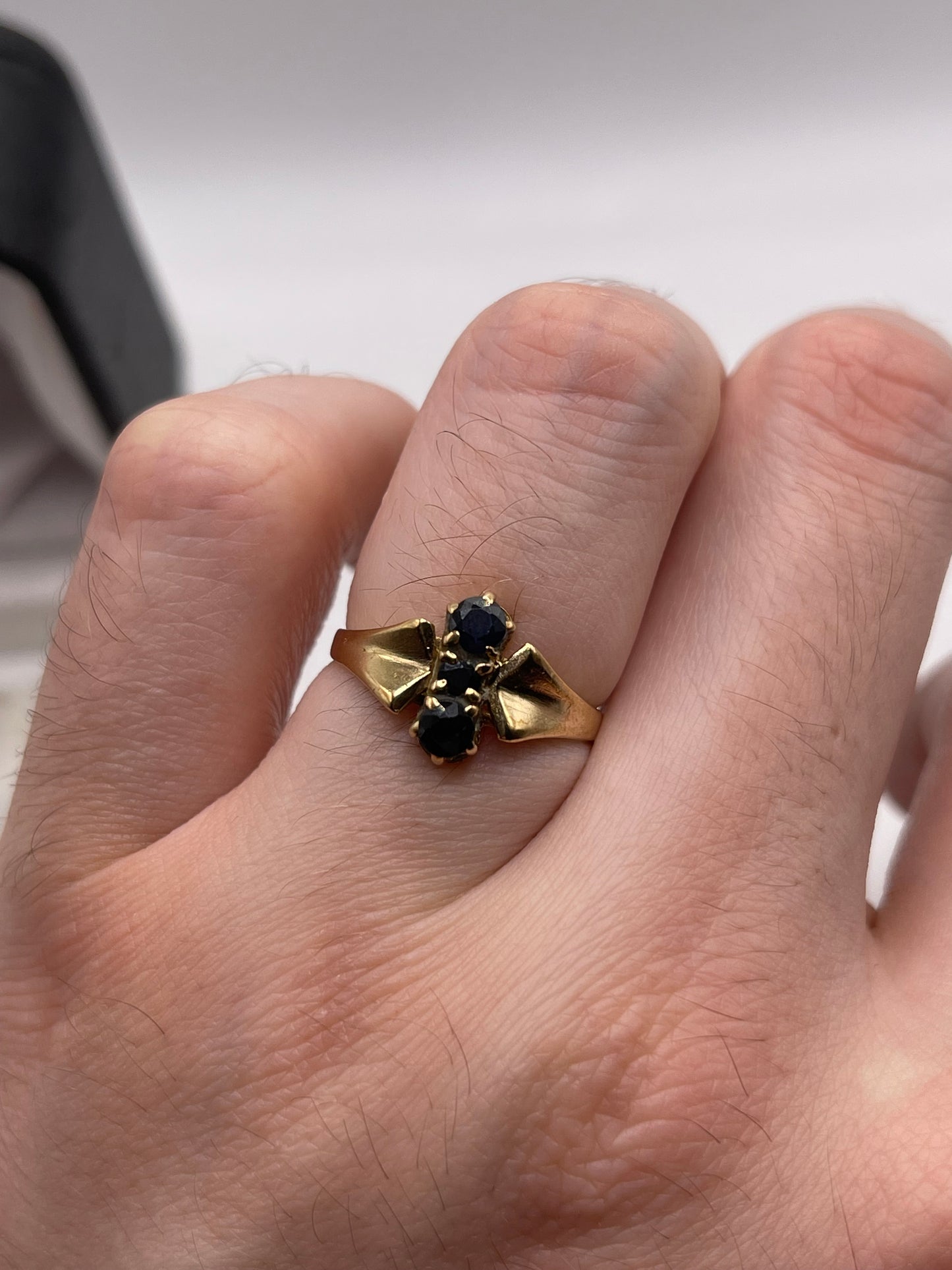 9ct gold sapphire ring