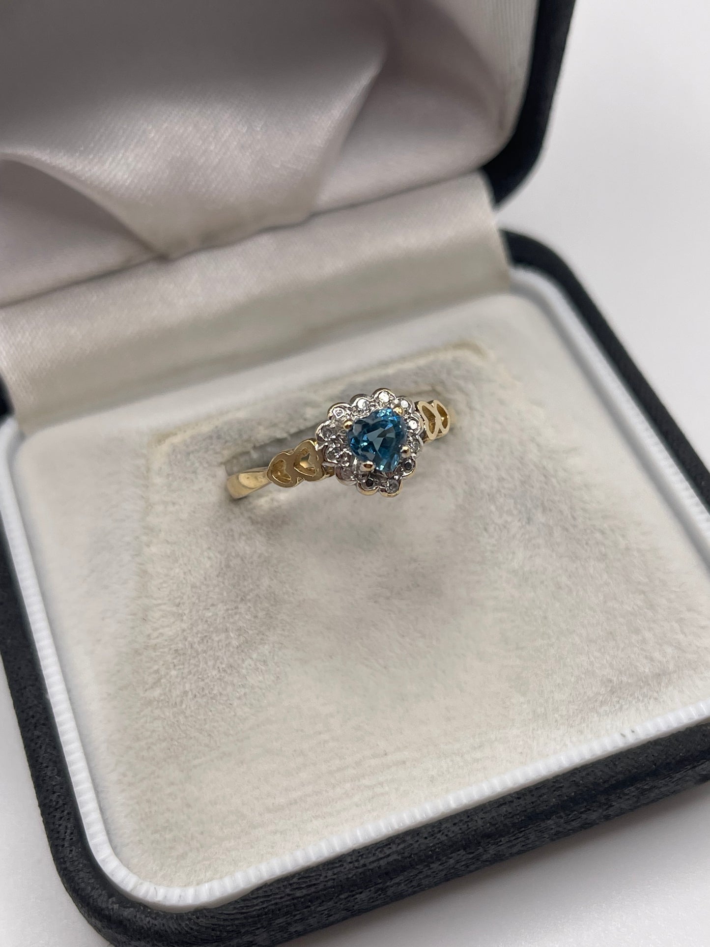 9ct gold blue topaz and diamond ring