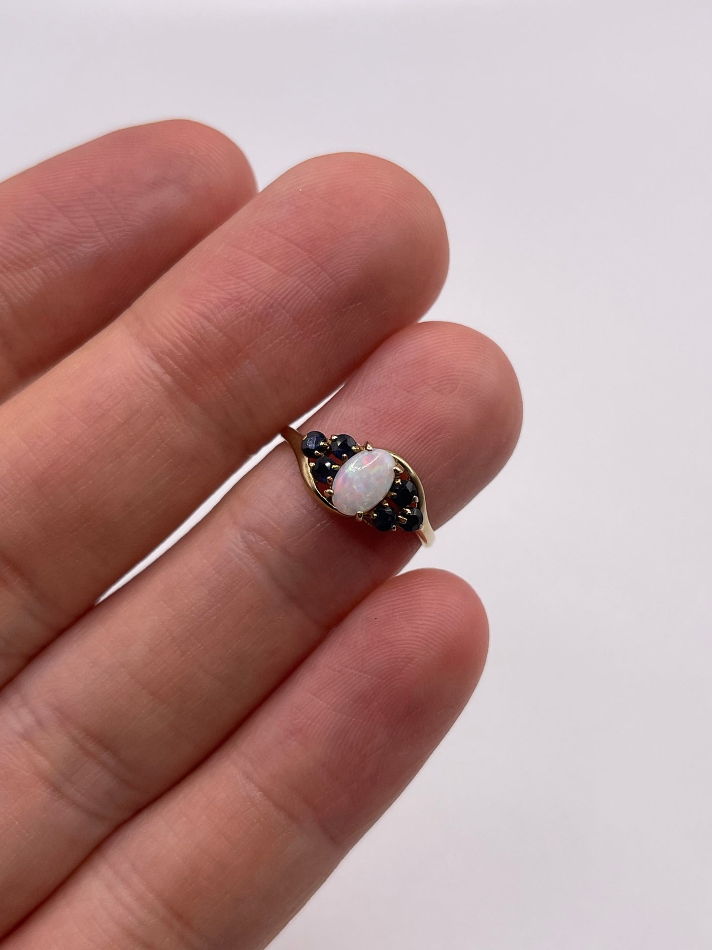 9ct gold opal and sapphire ring