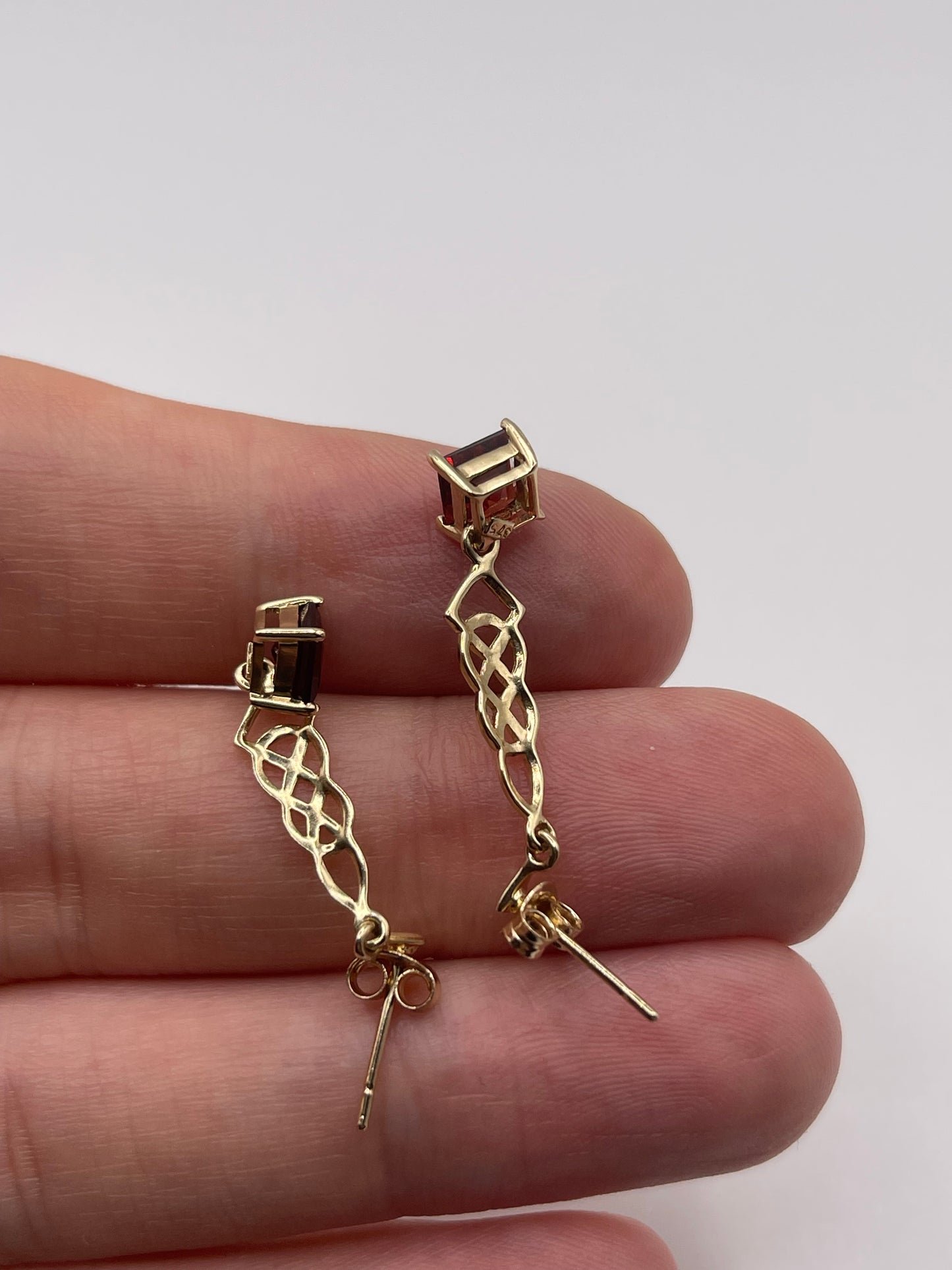 9ct gold garnet earrings