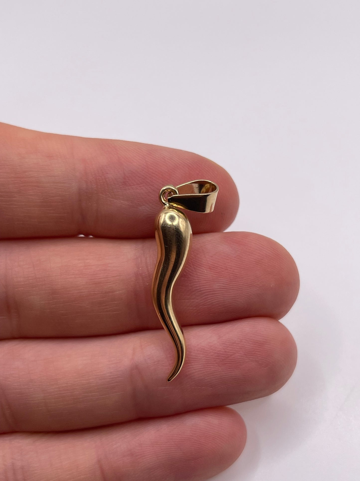 9ct gold horn of plenty pendant