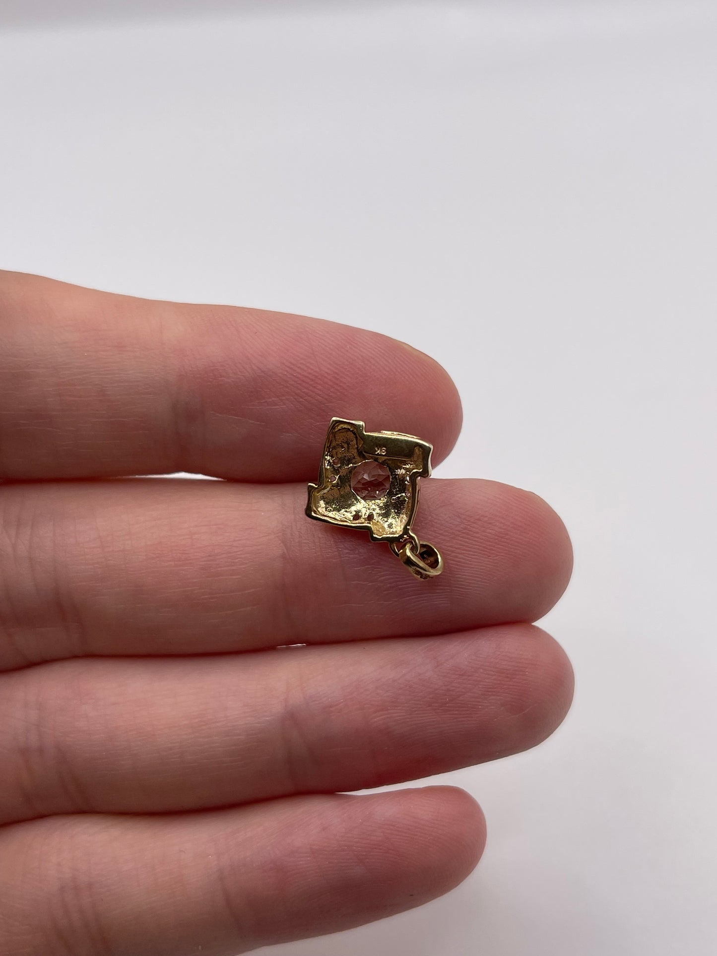 9ct gold quartz pendant