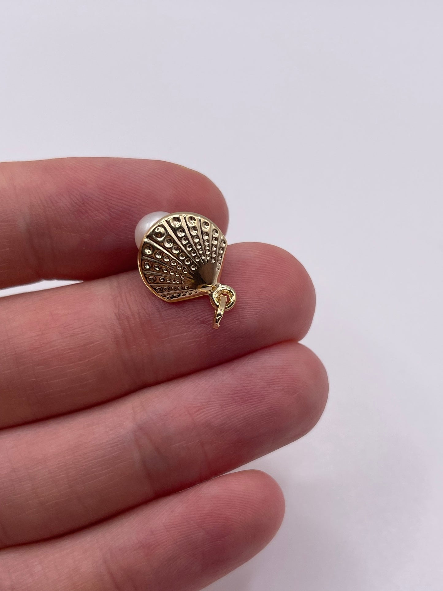 9ct gold pearl oyster charm