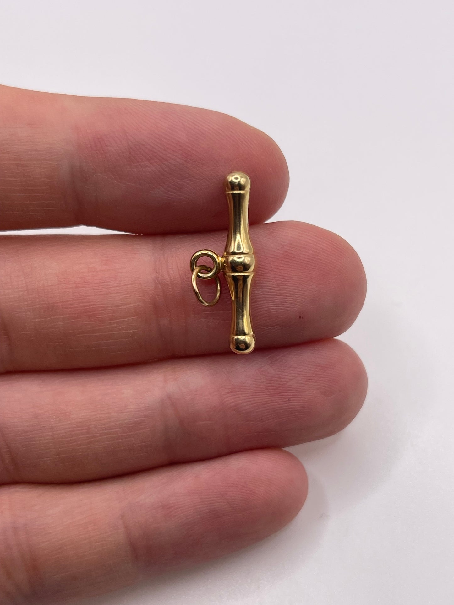 9ct gold t bar pendant