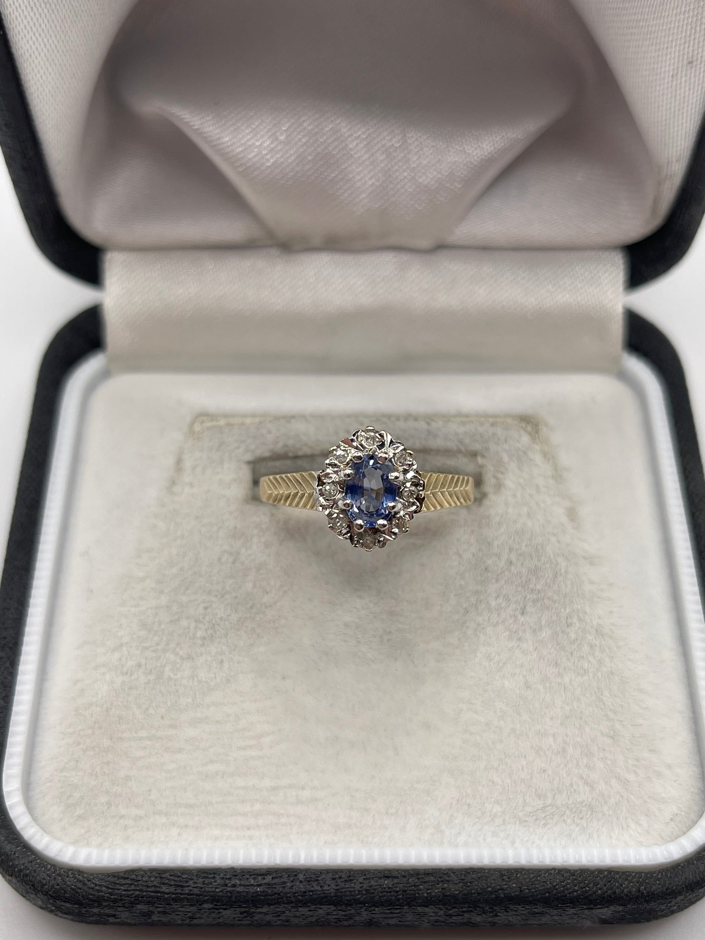 9ct gold sapphire and diamond ring