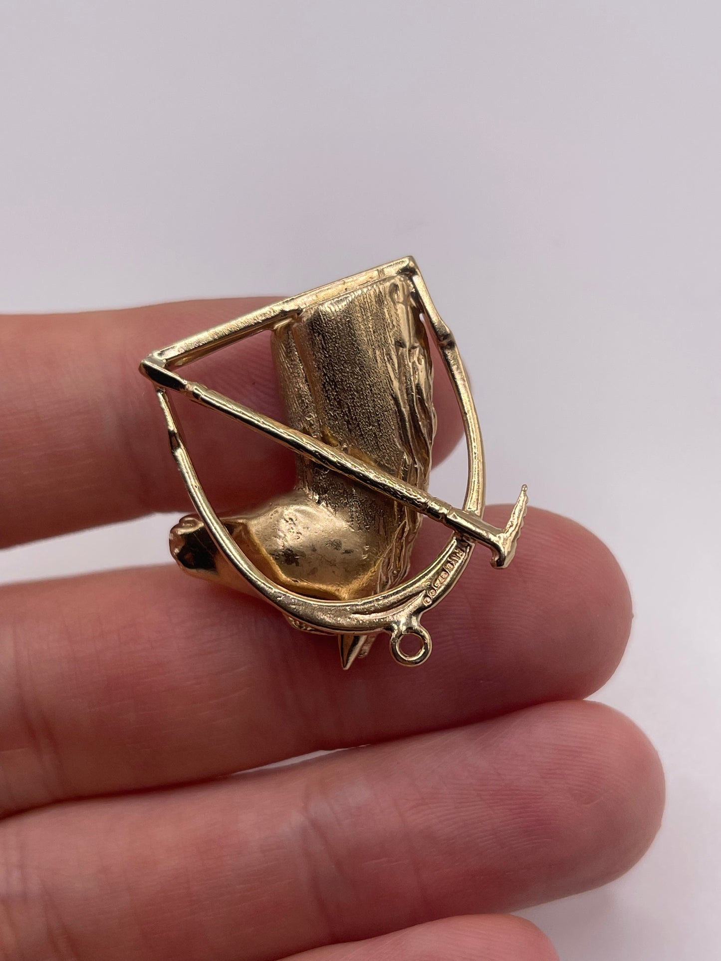 9ct gold horse pendant