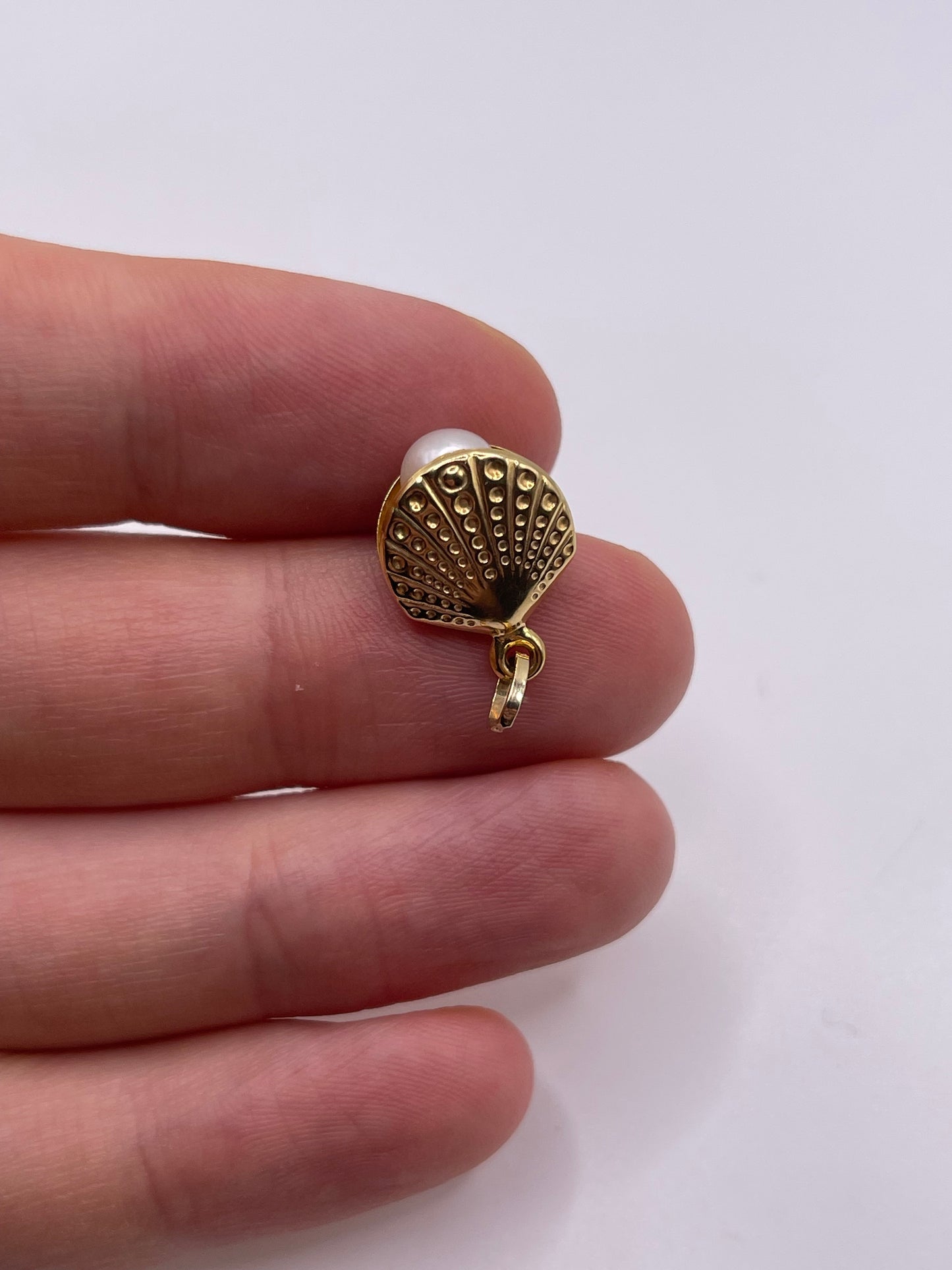9ct gold pearl oyster charm