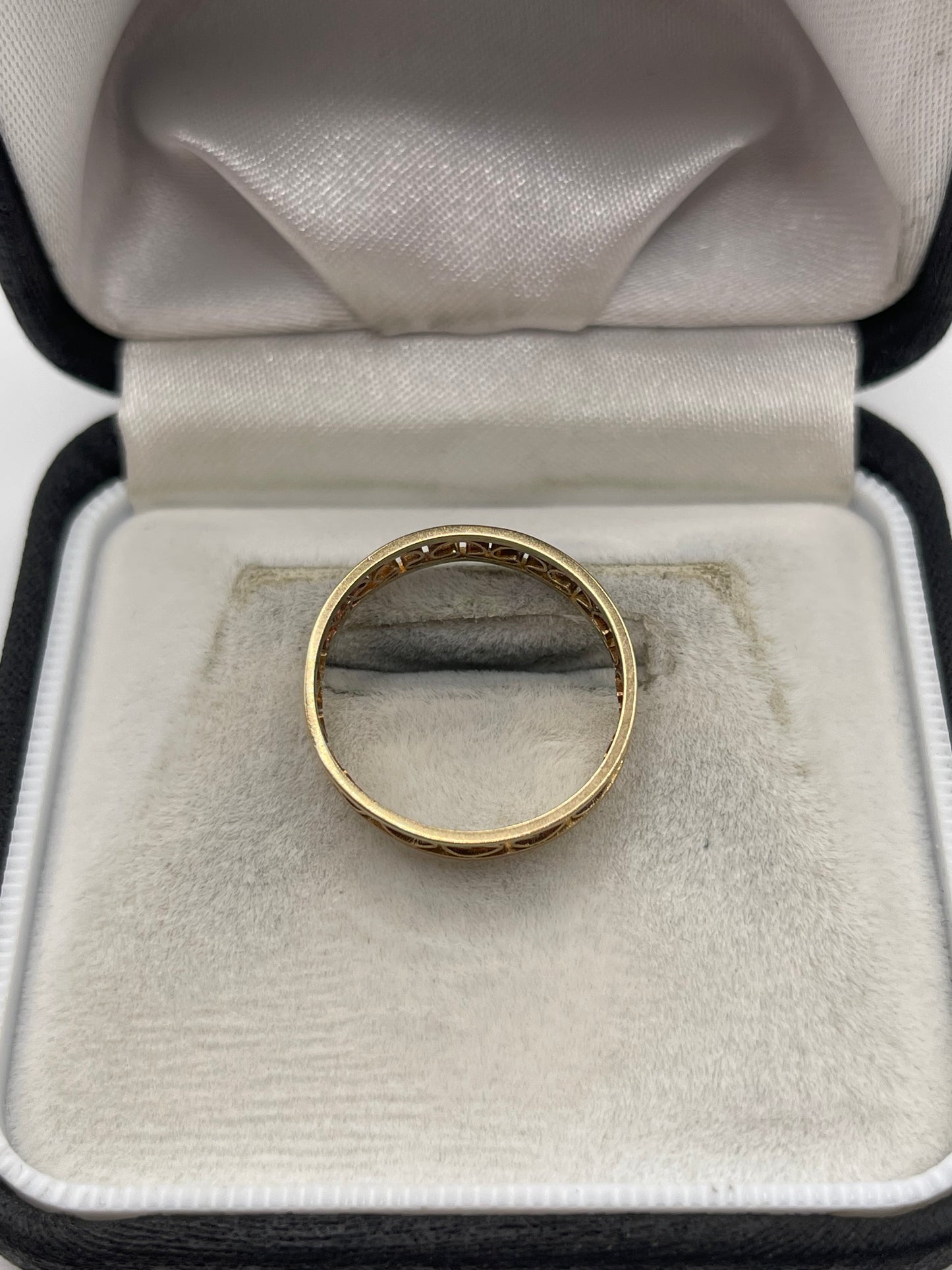 9ct gold patterned band