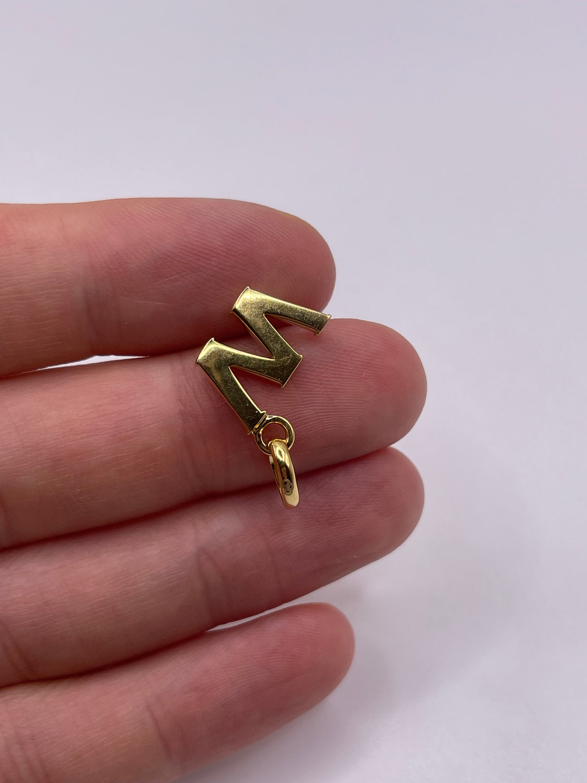18ct gold initial W charm