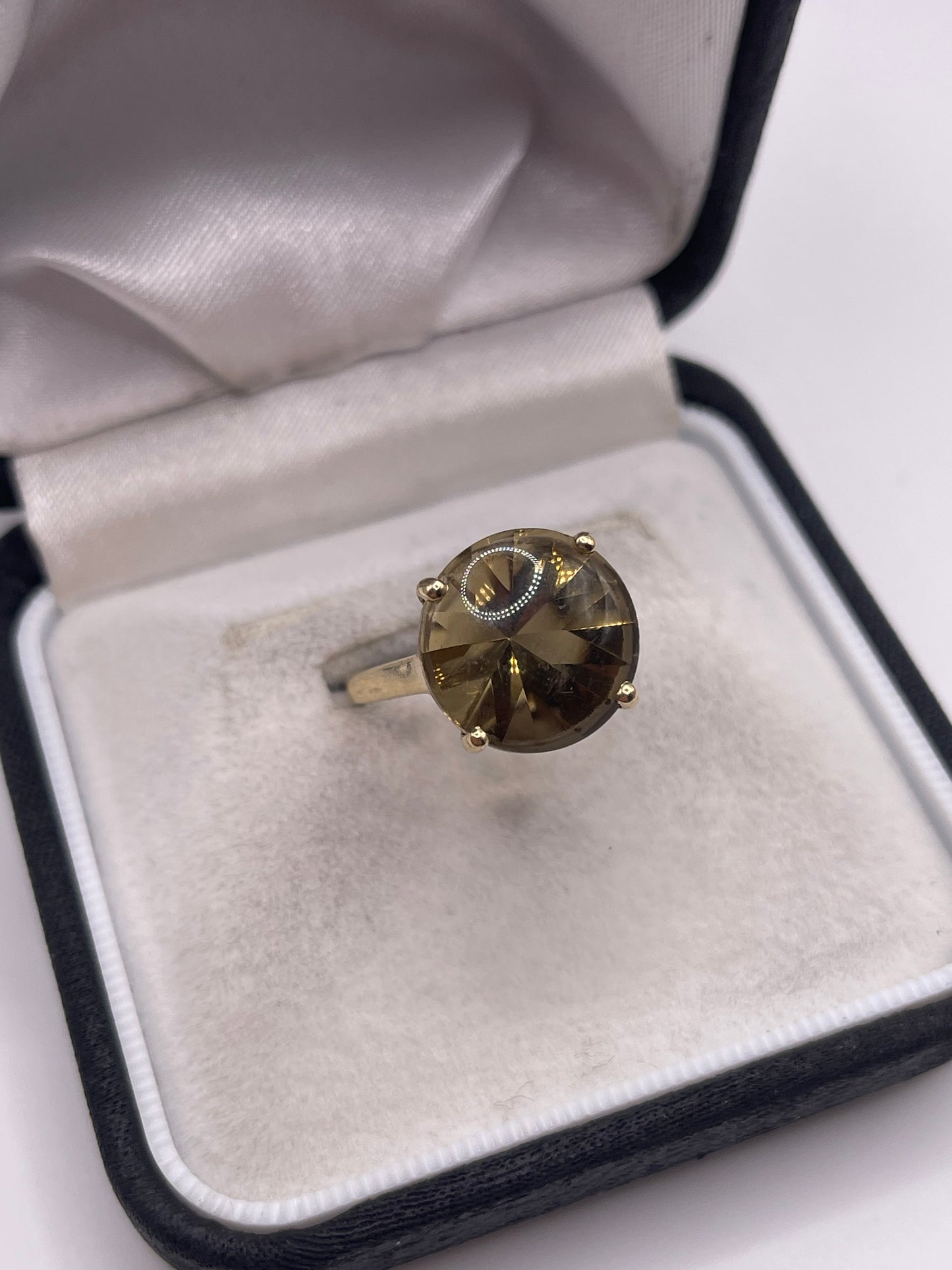9ct gold quartz ring