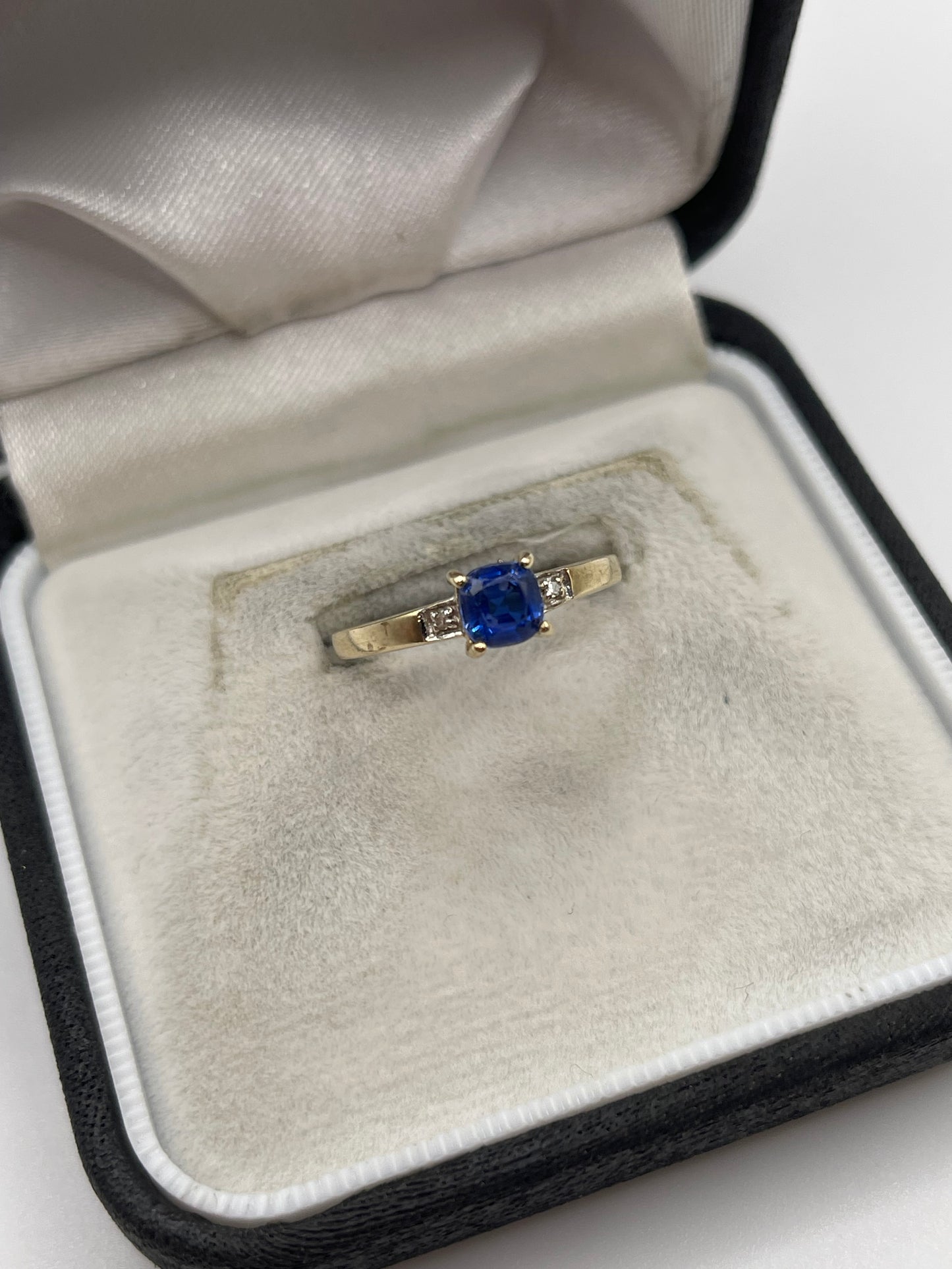 9ct gold kyanite and diamond ring