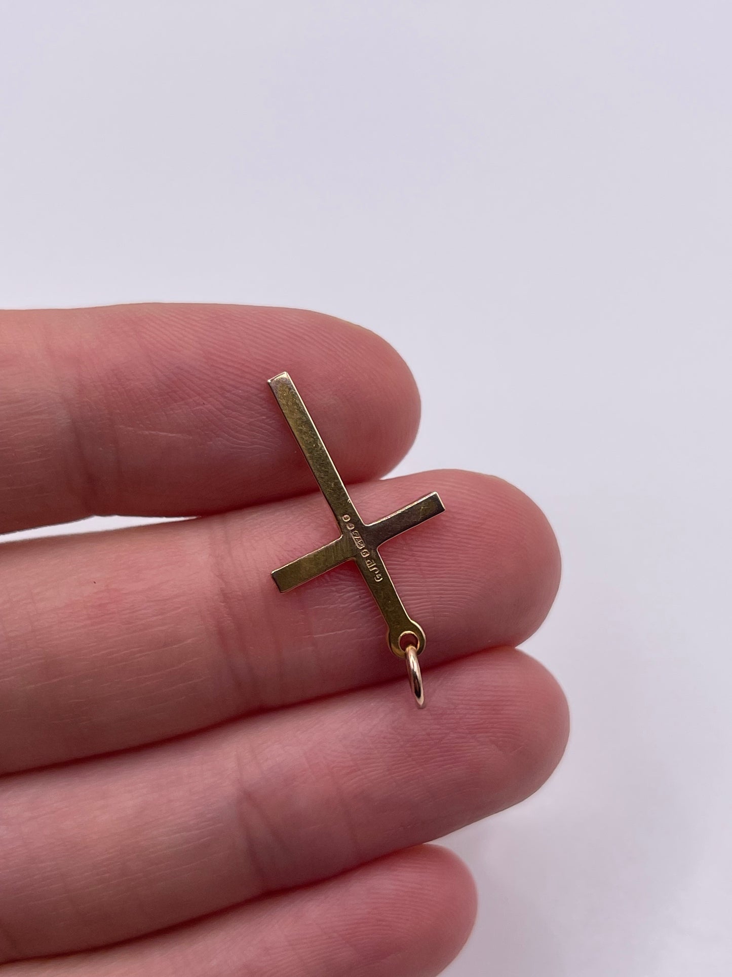 9ct gold cross pendant