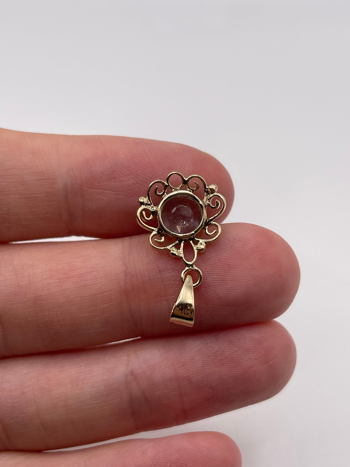 9ct gold aquamarine pendant