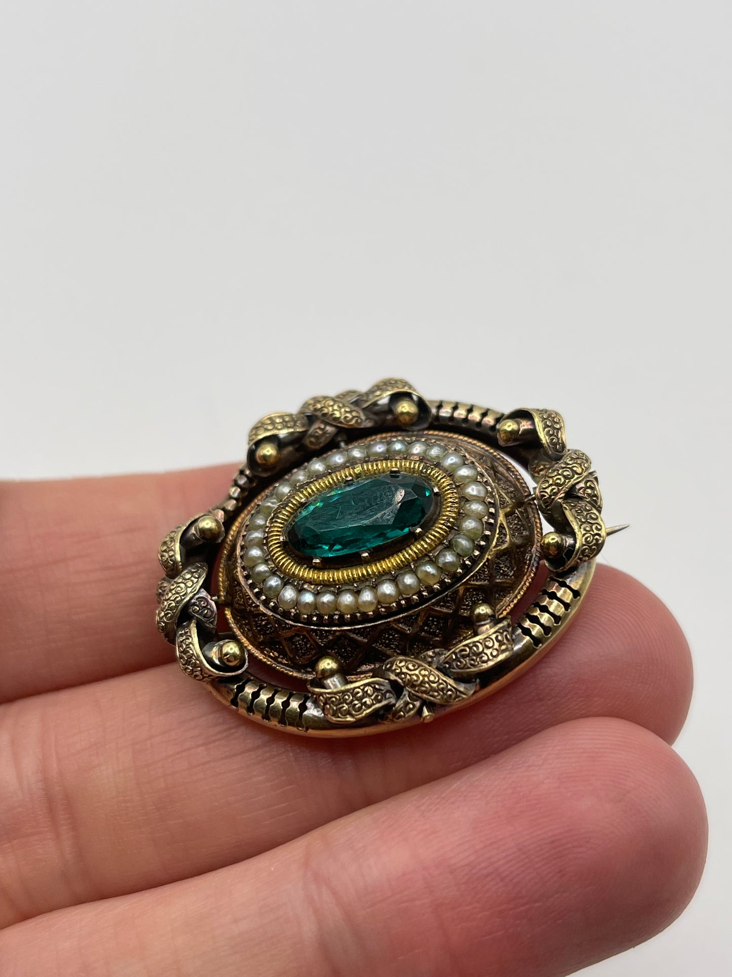 Antique 15ct gold emerald paste and pearl brooch