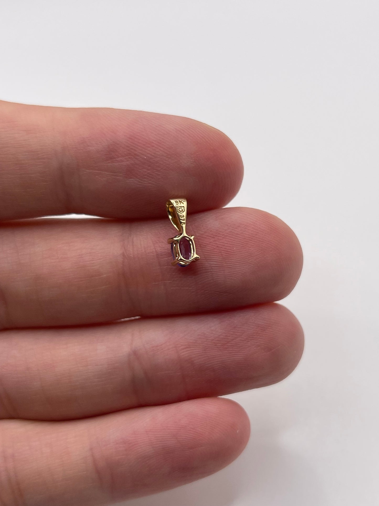 9ct gold tanzanite pendant