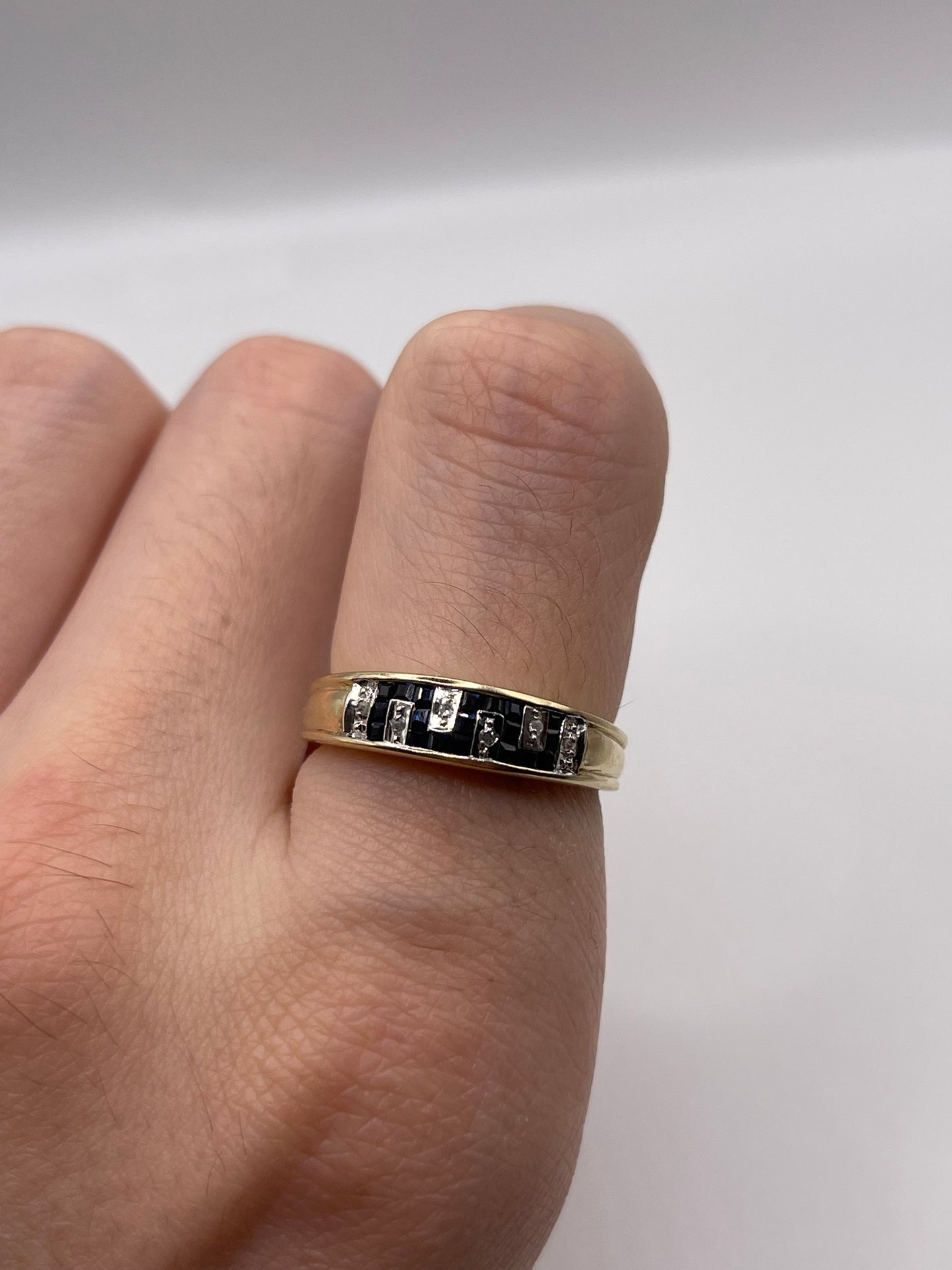 9ct gold sapphire and diamond ring