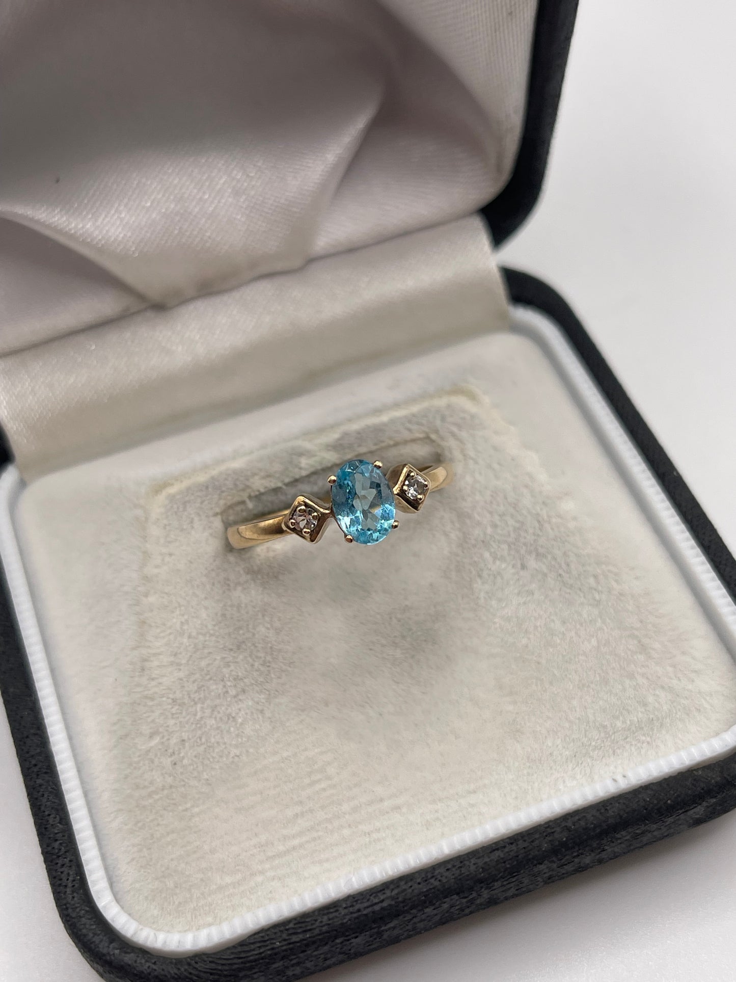 9ct gold topaz ring