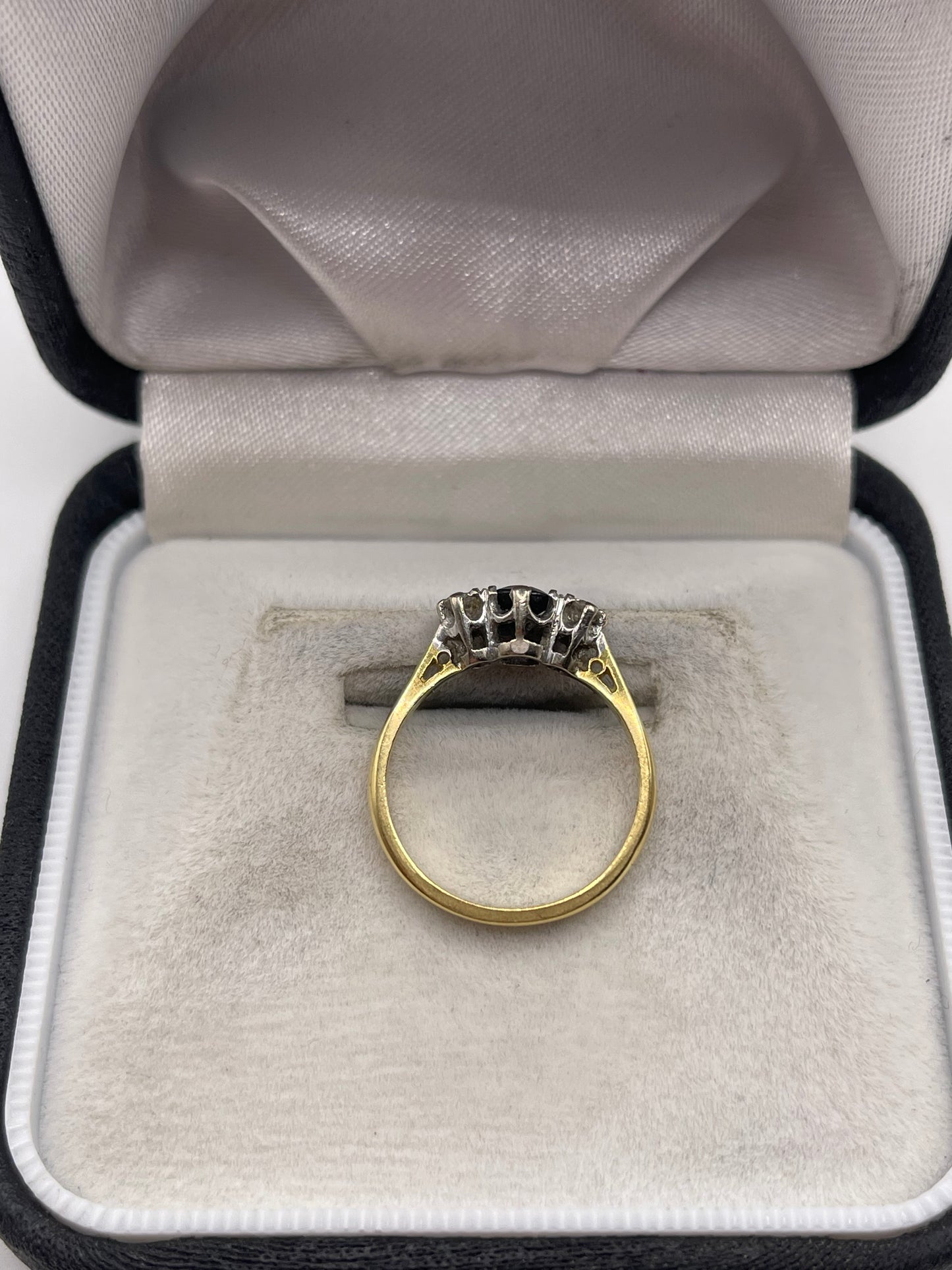 18ct gold sapphire and diamond ring