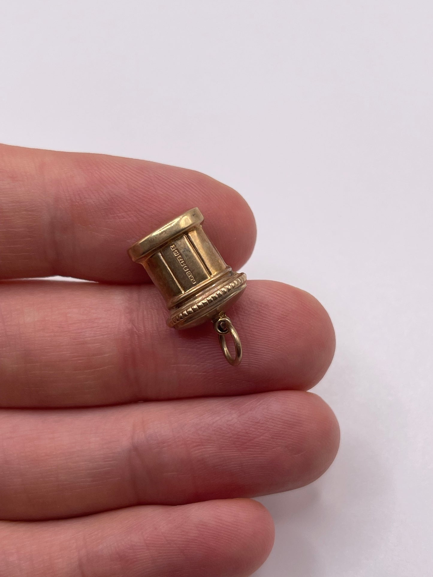 9ct gold postbox charm