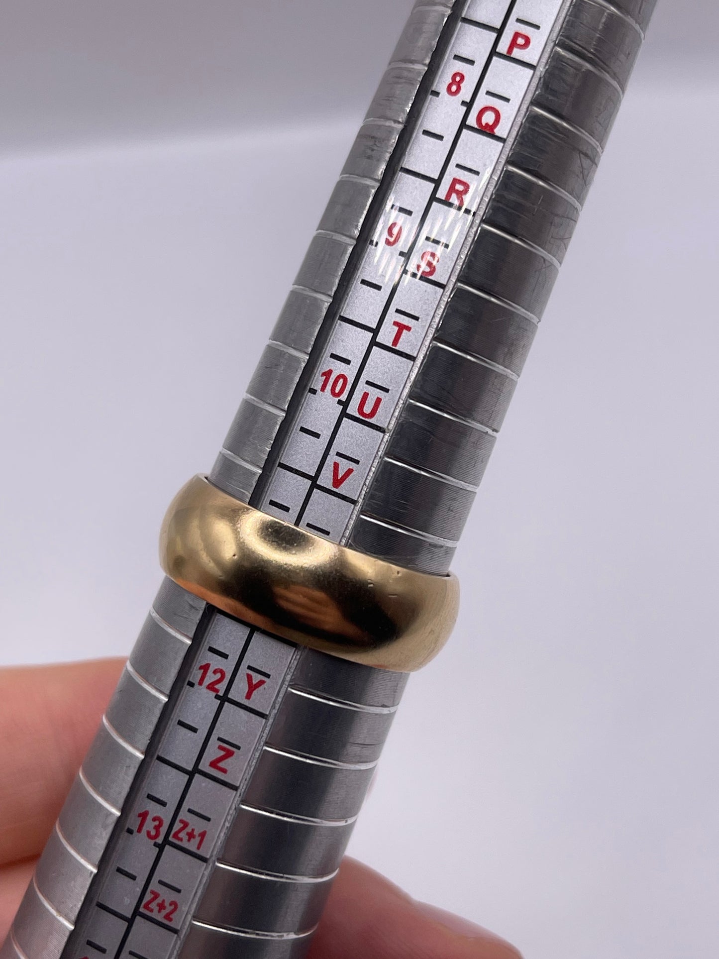 Heavy 9ct gold band