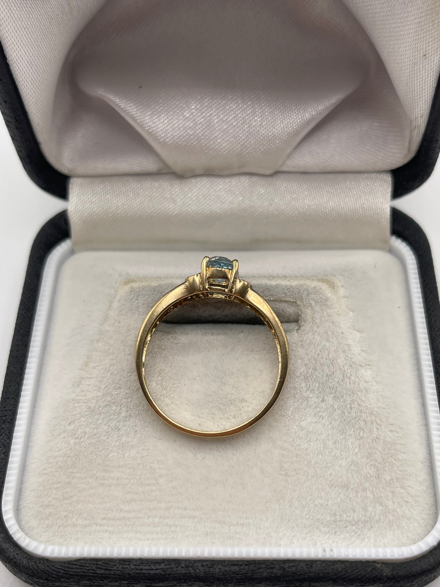 9ct gold topaz and diamond ring
