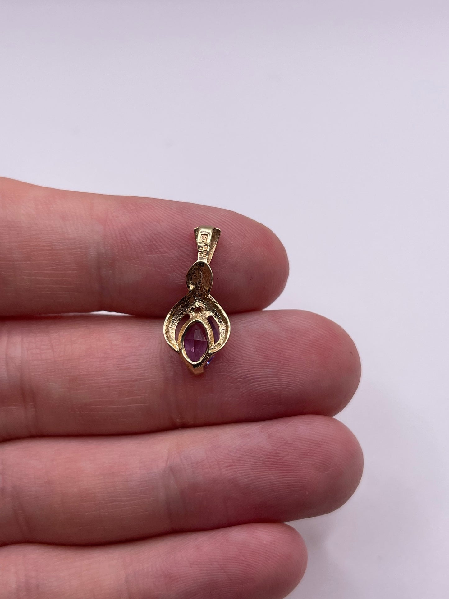 9ct gold amethyst pendant