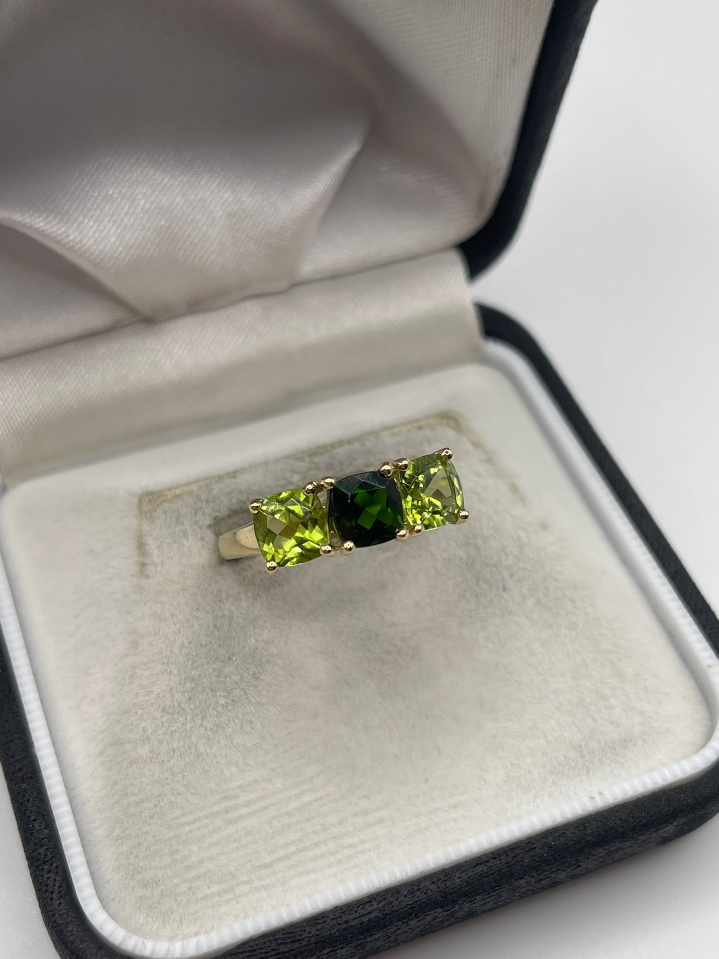 9ct gold peridot and diopsude ring
