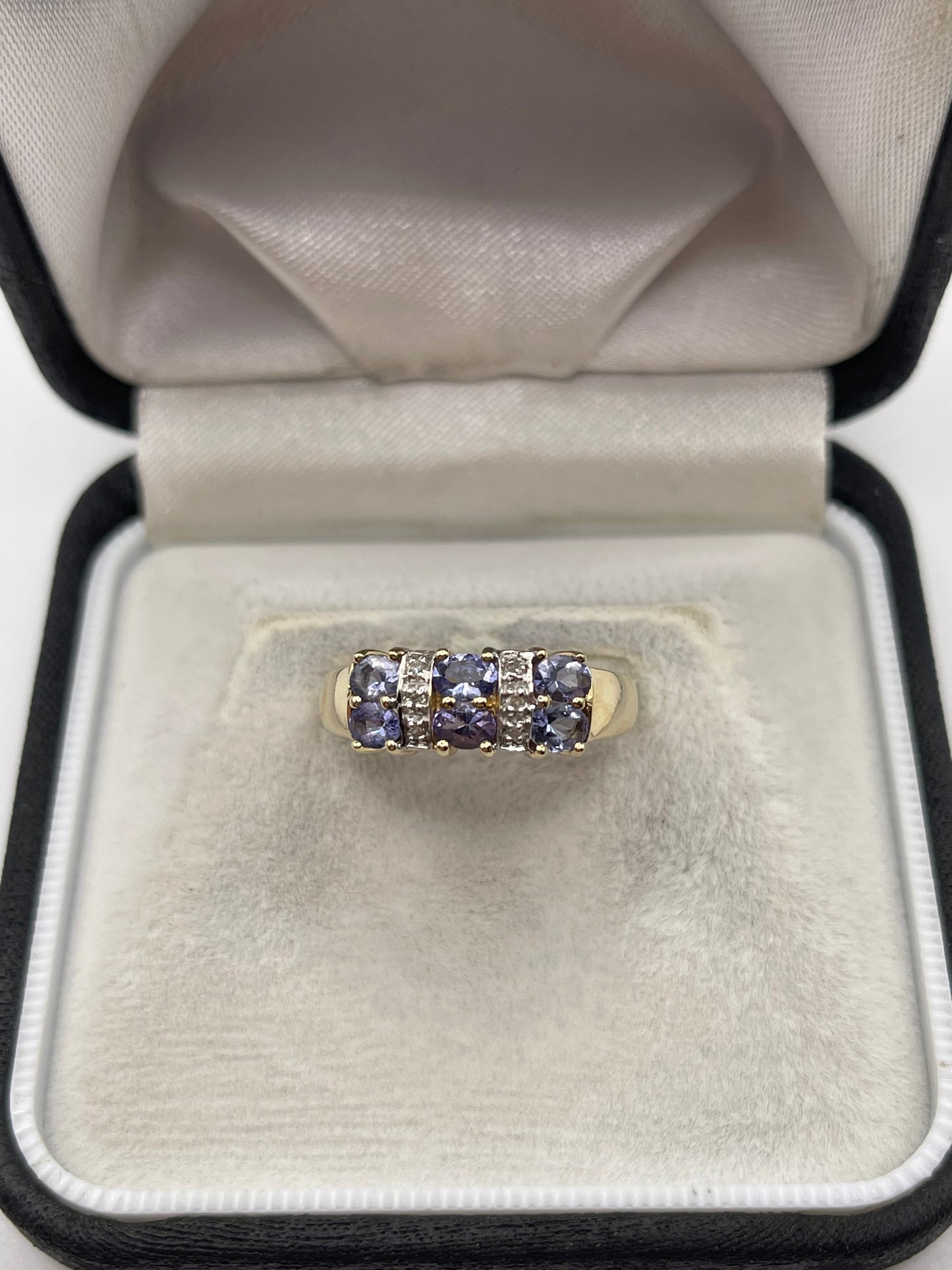9ct gold tanzanite and diamond ring
