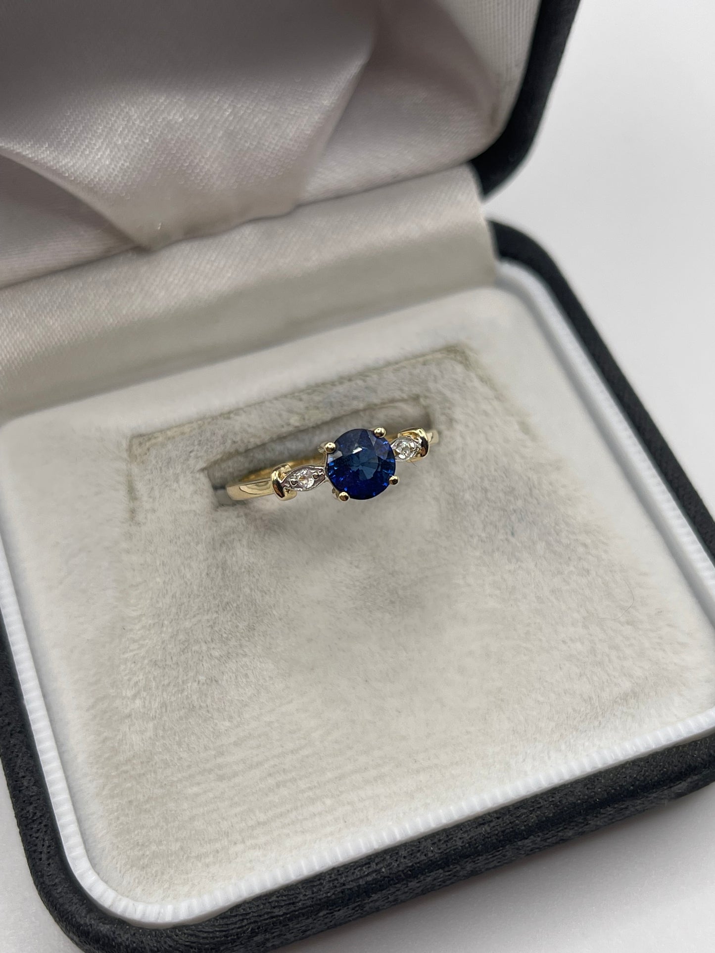 9ct gold kyanite and zircon ring