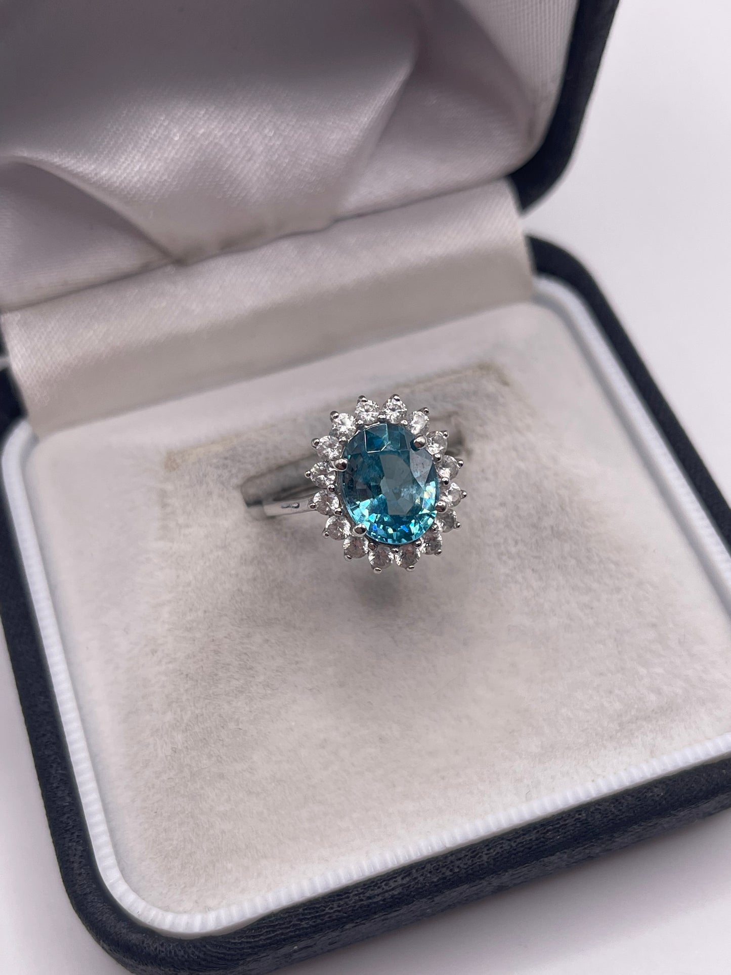 9ct white gold blue and white zircon ring