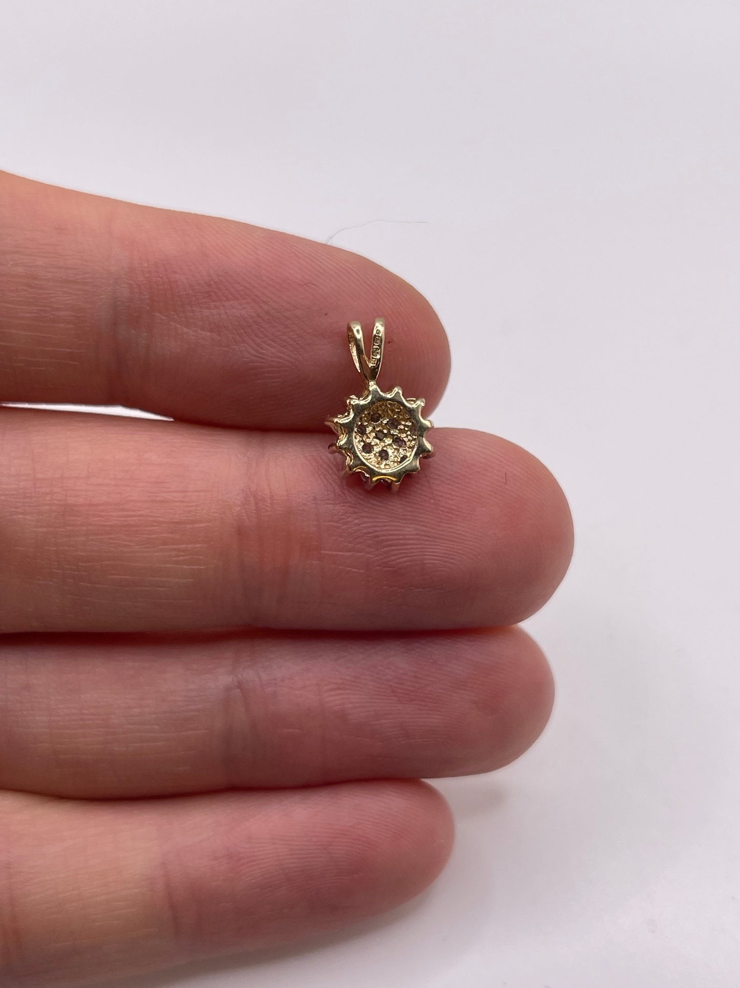 9ct gold diamond cluster pendant