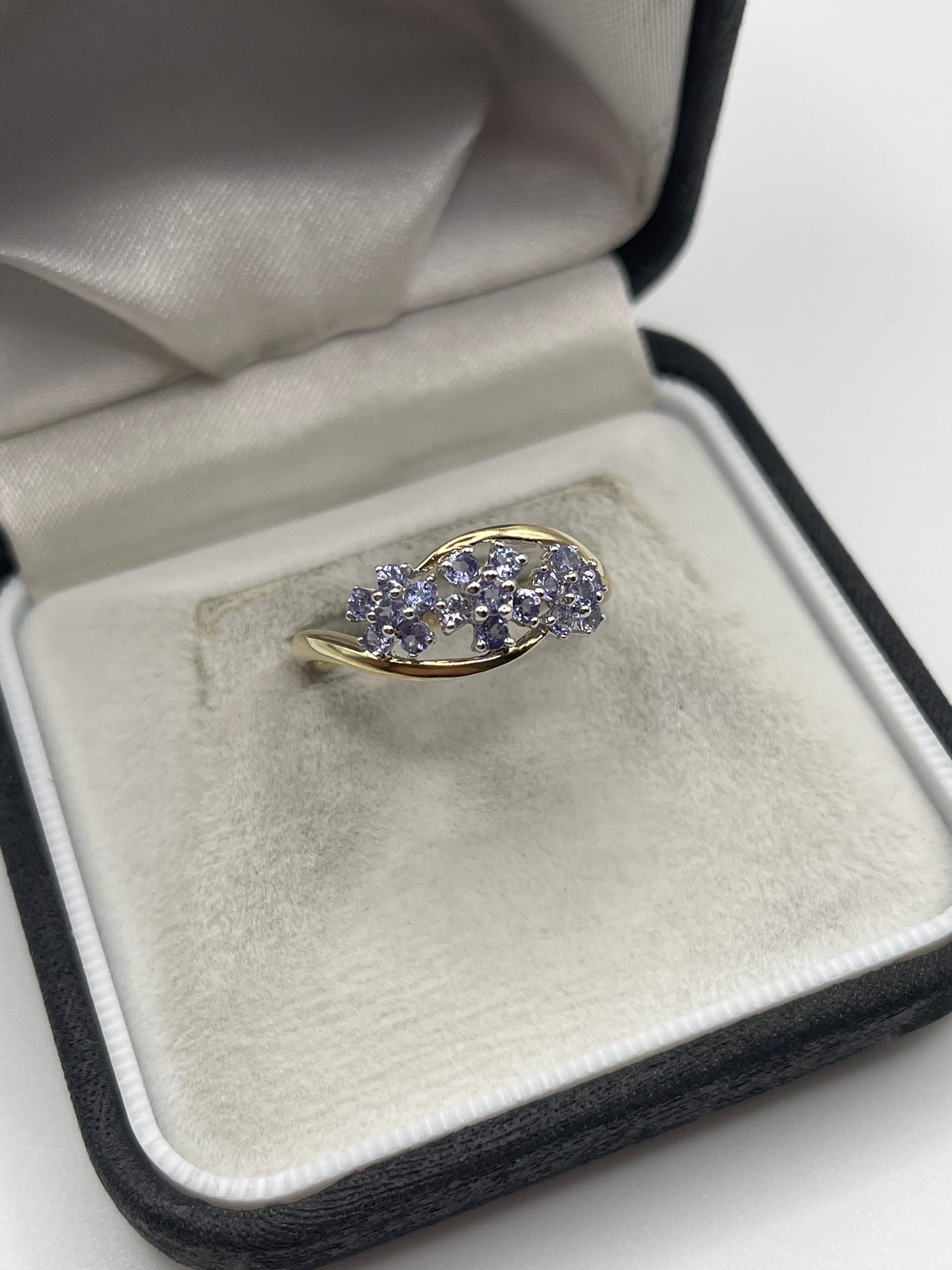 9ct gold tanzanite ring