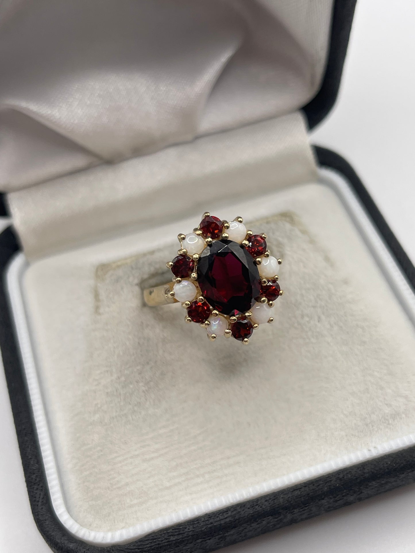Heavy 9ct gold garnet and opal ring